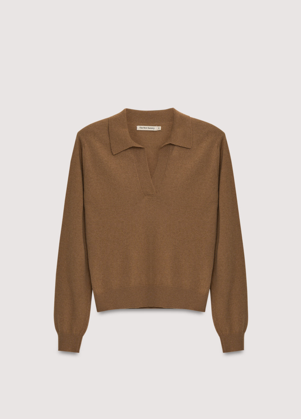 Fine-knit polo in cashmere and wool, with ribbed cuffs and hem, and a ribbed collar with a button placket.