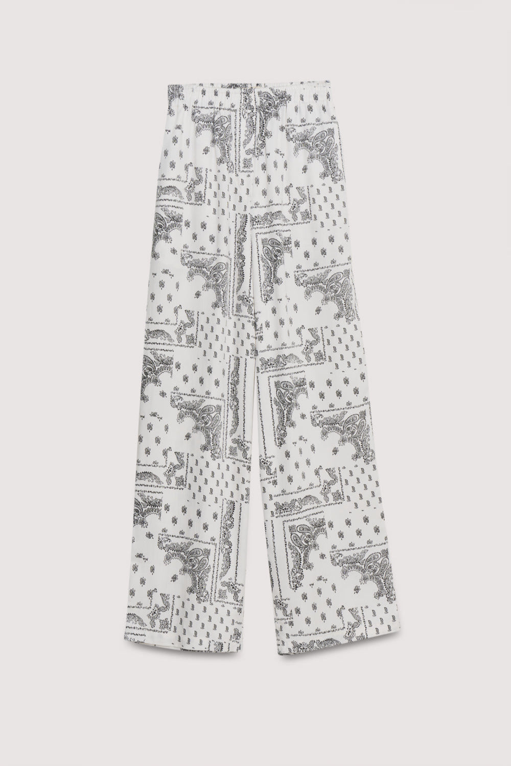 Wide-leg pants made of 100% Tencel with a beautiful bandana print and an elastic waistband. It features side pockets. It can be paired with the matching shirt and scarf to create a complete look.