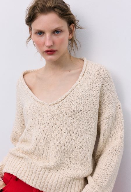 100% cotton sweater crafted with a rustic knit texture for a natural yet modern look