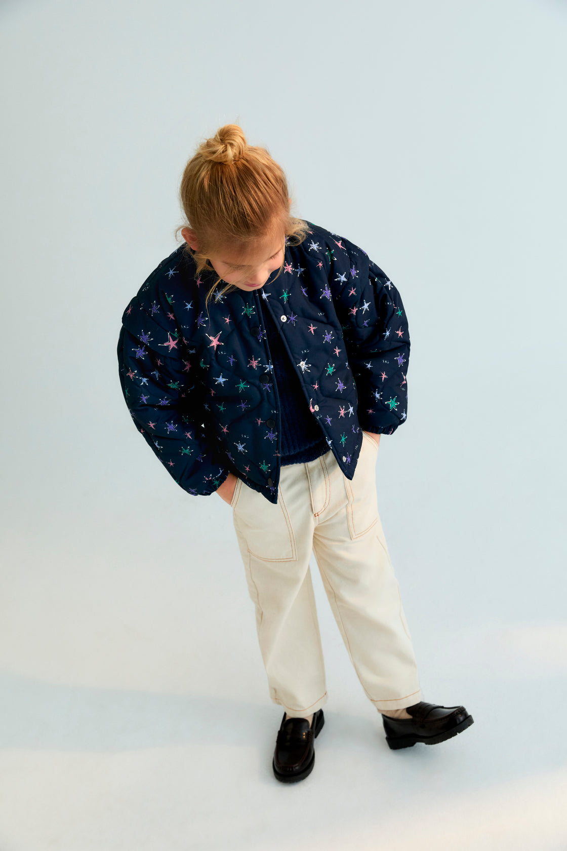 A signature style from our collection, this girls’ jacket features a vibrant star print in the eye-catching Althea design.