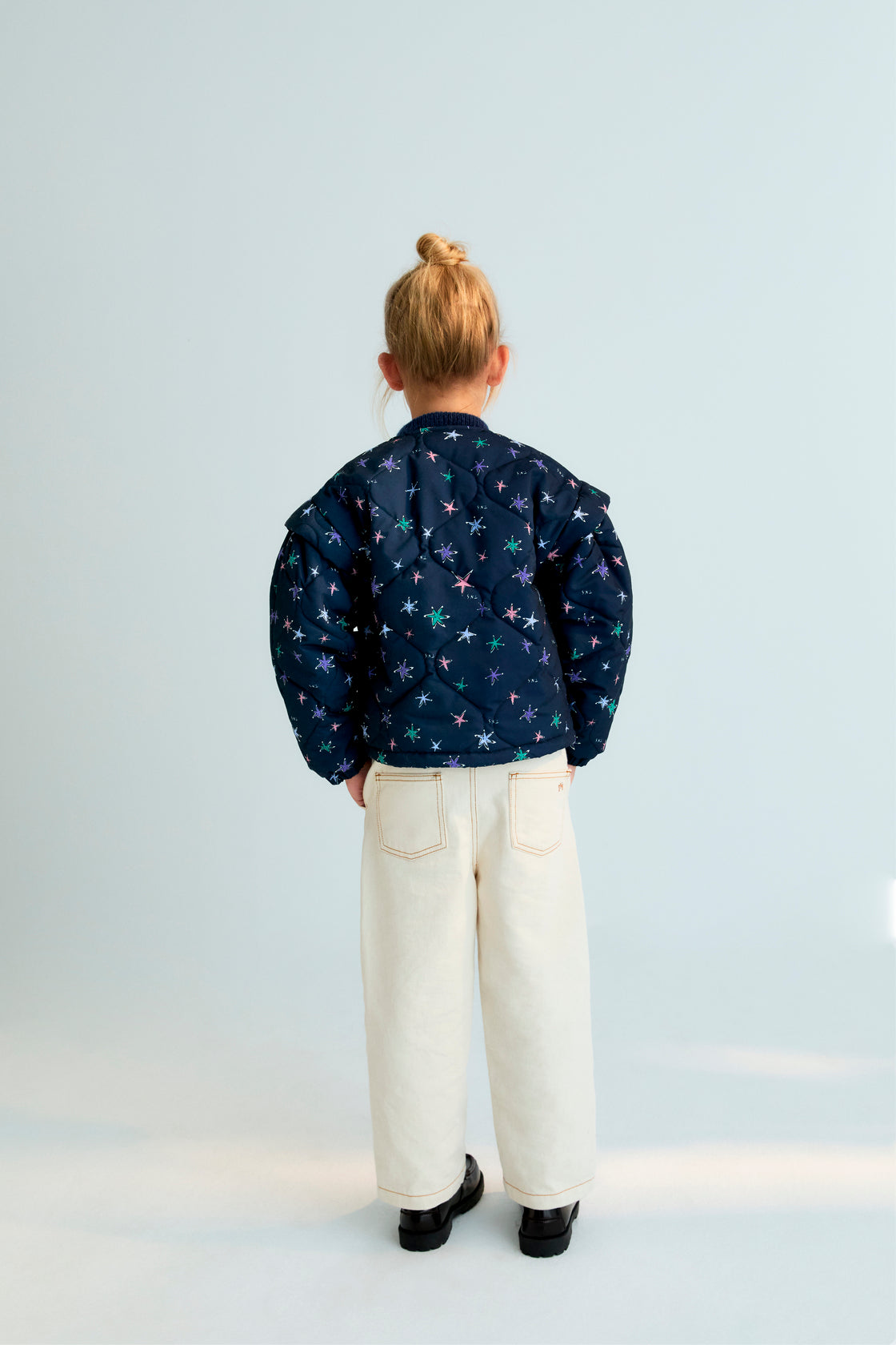 A signature style from our collection, this girls’ jacket features a vibrant star print in the eye-catching Althea design.