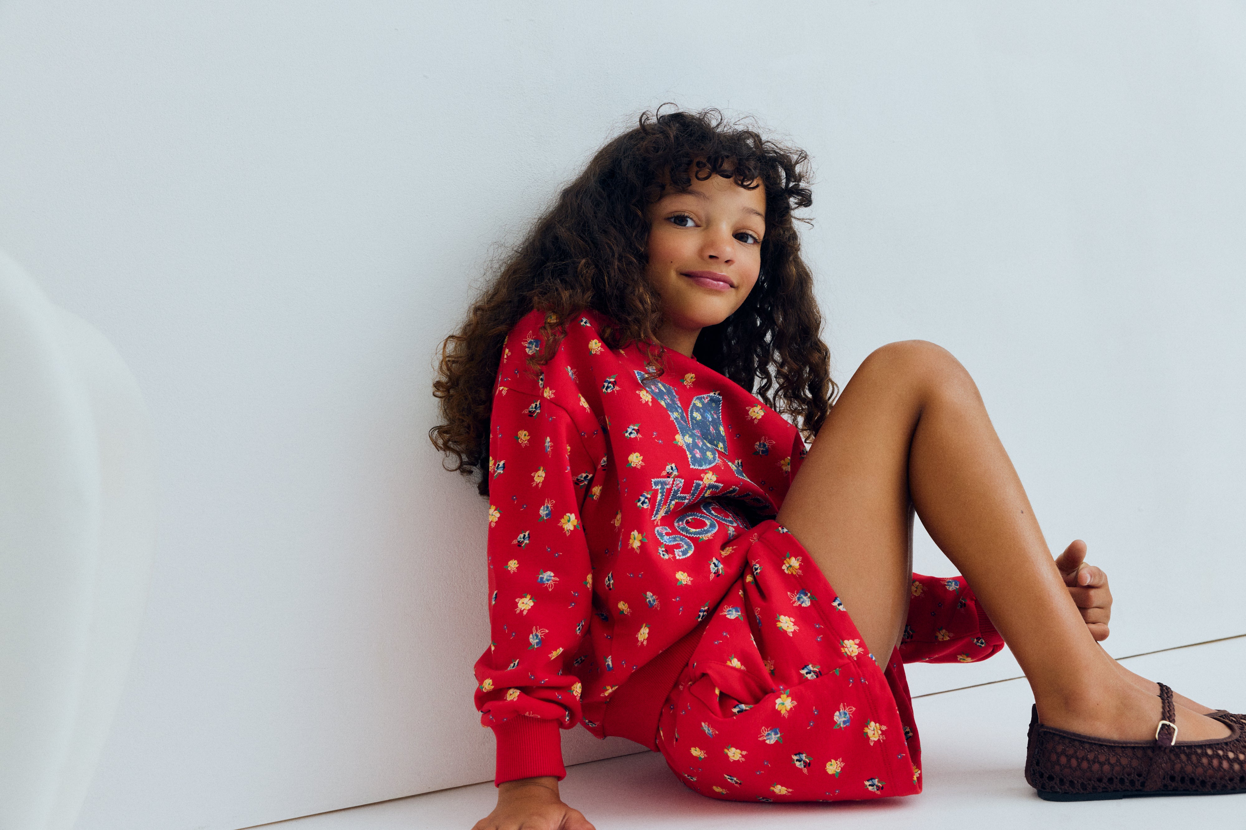 Our classic logo sweatshirt is crafted from 100% soft cotton for everyday comfort and timeless wear. Reimagined with a fresh multicolor floral print, it features a floral-print patch logo and contrasting stitch details that bring a quiet yet expressive energy to the piece.