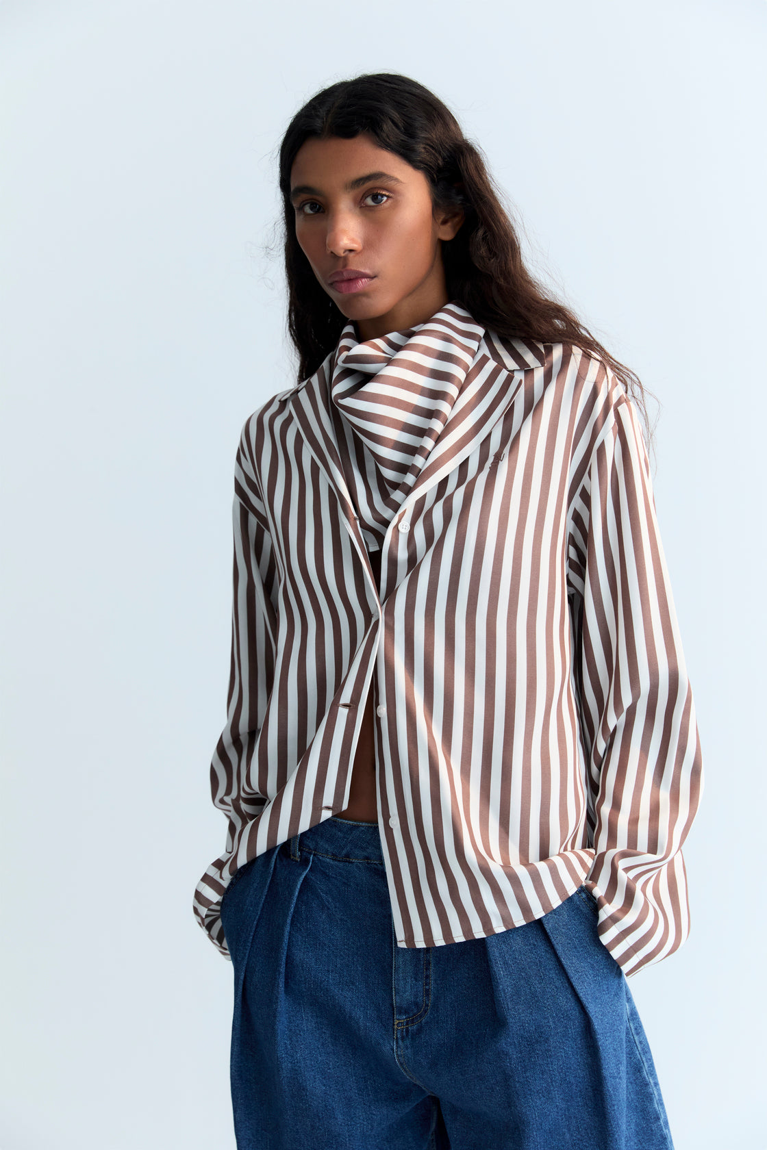 Shirt in soft Tencel with roast-colored bicolor stripes and subtle tone-on-tone embroidery on the chest. The New Society . Woman Collection