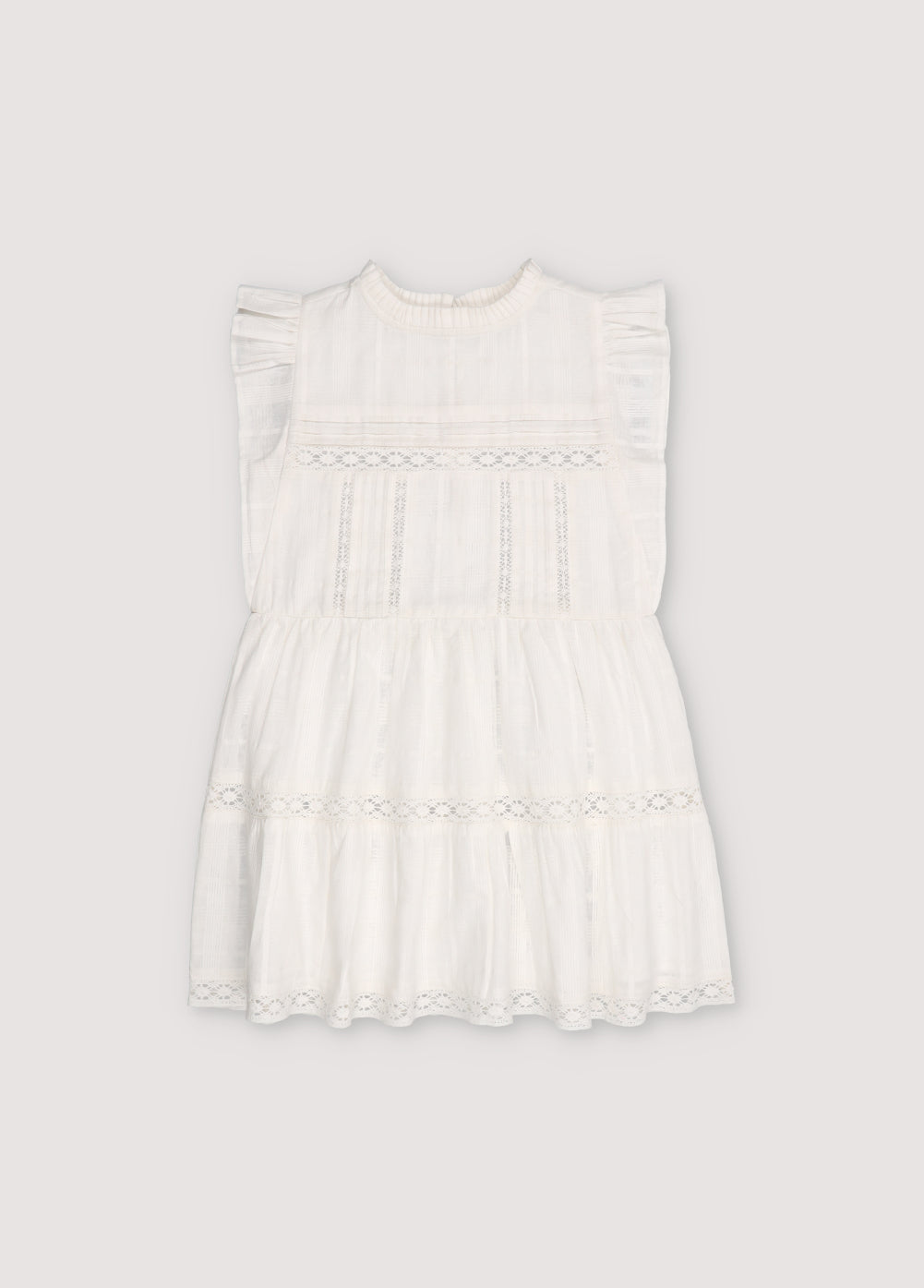 Short dress with jacquard fabric and lace details. It features ruffles on the sleeves and an opening at the back with mother-of-pearl button.