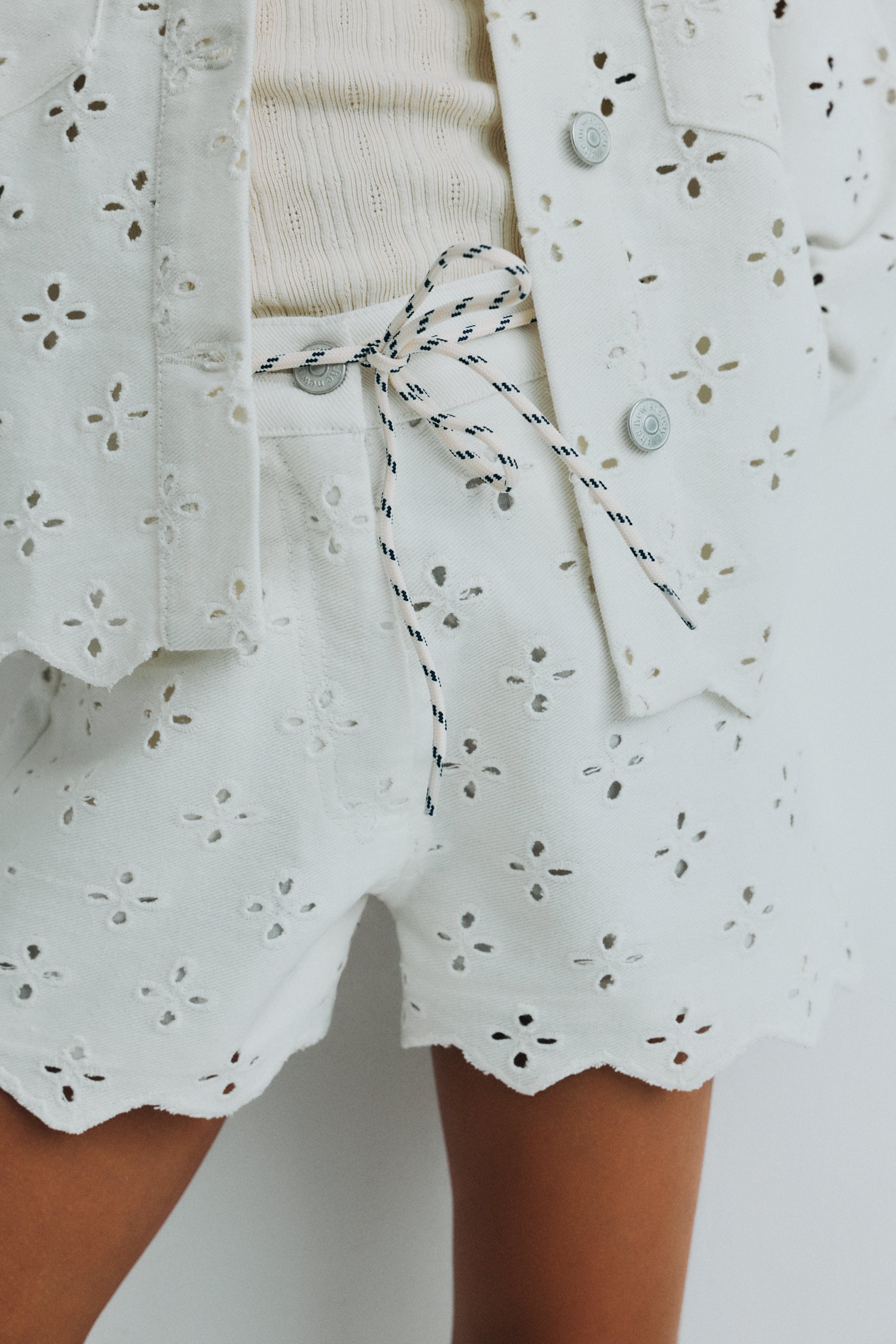 Denim shorts with a front opening and side and back pockets, crafted in a delicate denim fabric with all over embroidery.