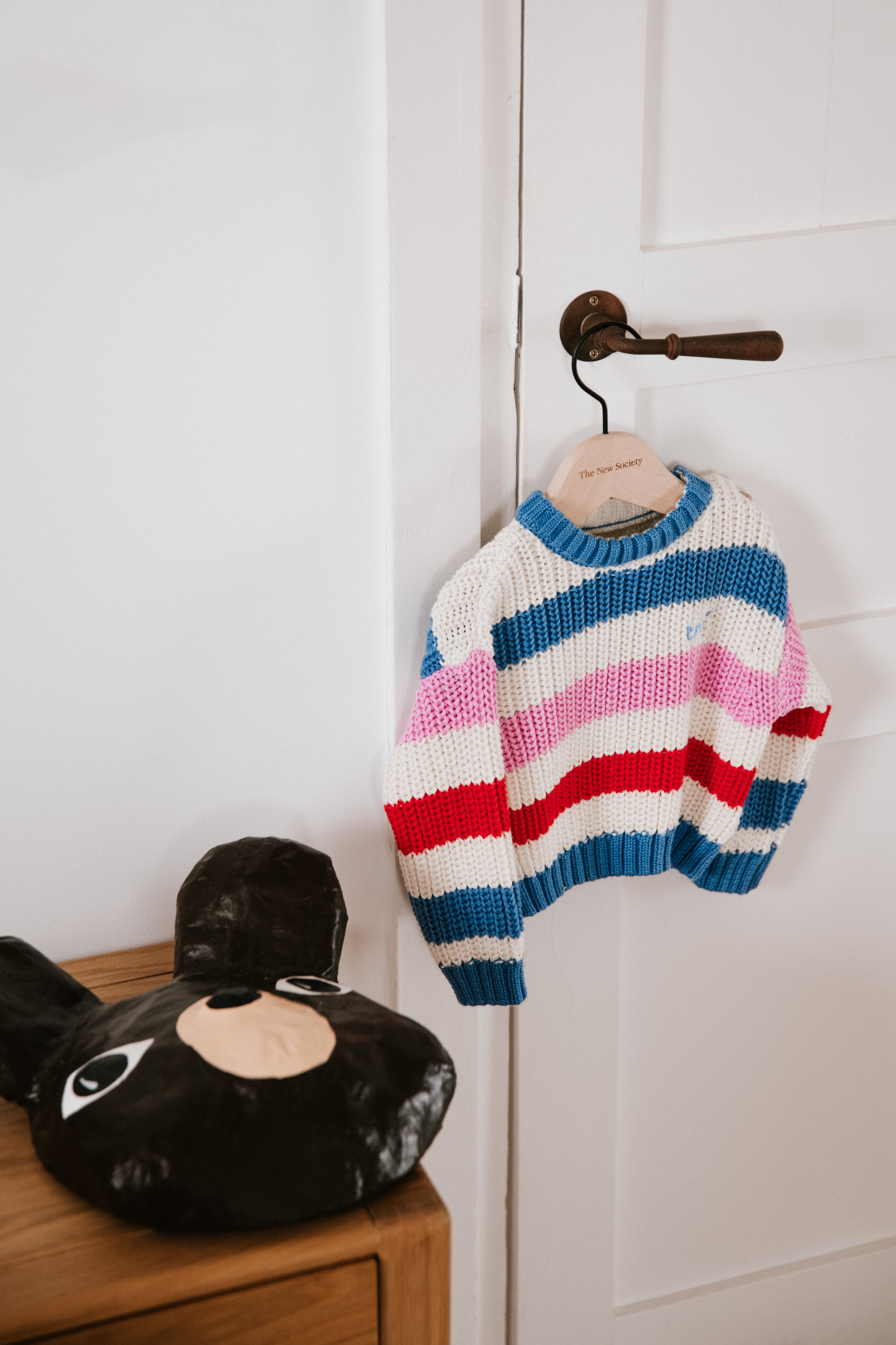 Jersey de punto de algodón a rayas para bebé con colores frescos y veraniegos y un encantador detalle de logo bordado en el pecho.