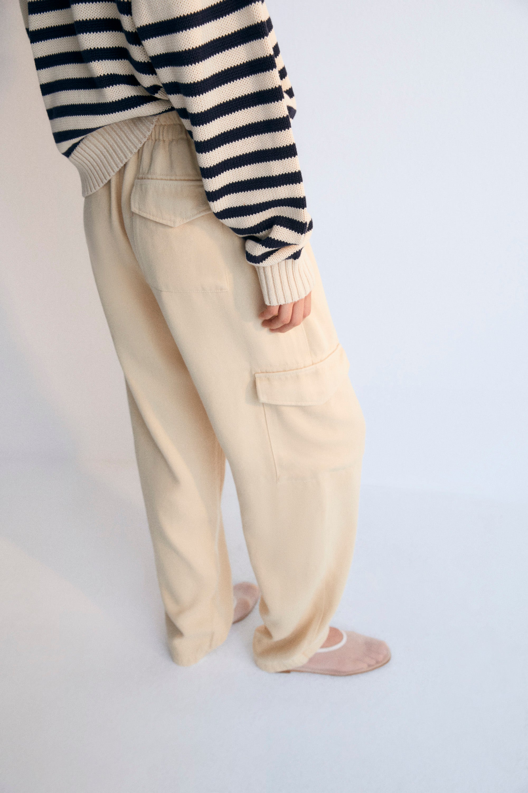 Chios Woman Cargo Pant our winter bestseller, now in 100% Tencel fabric. Pants with an elastic waistband and cargo pockets.