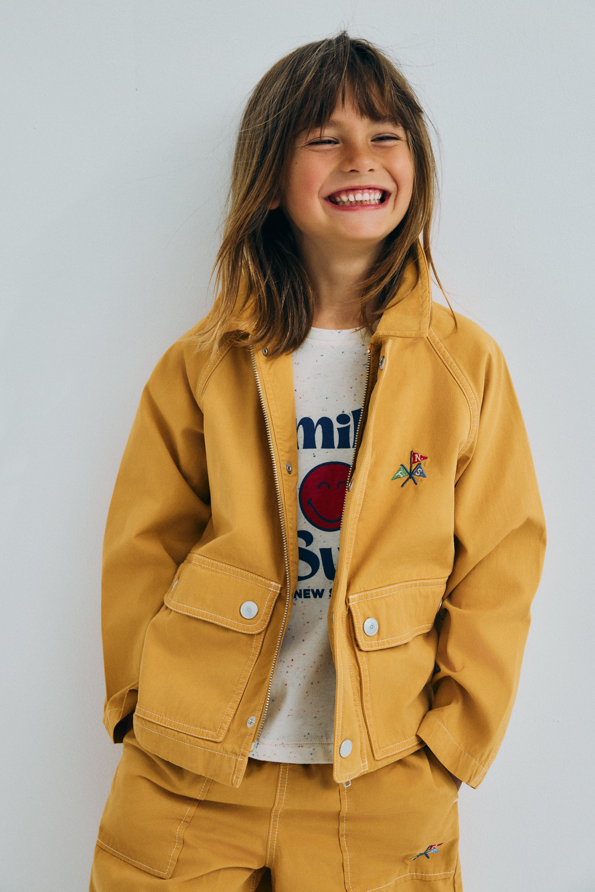 Sturdy canvas jacket featuring stitched pocket details and a soft corduroy collar.