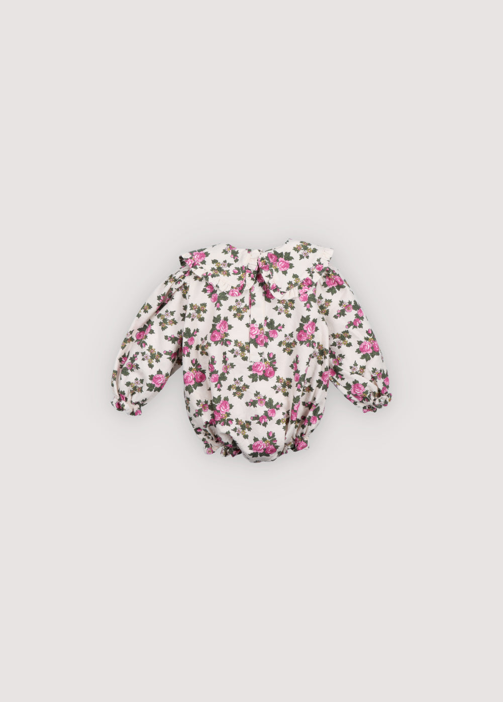 Baby romper in flannel quality with long sleeves and a beautiful floral print. It features a matching fabric collar and opens at the bottom and back with tone-on-tone snaps.