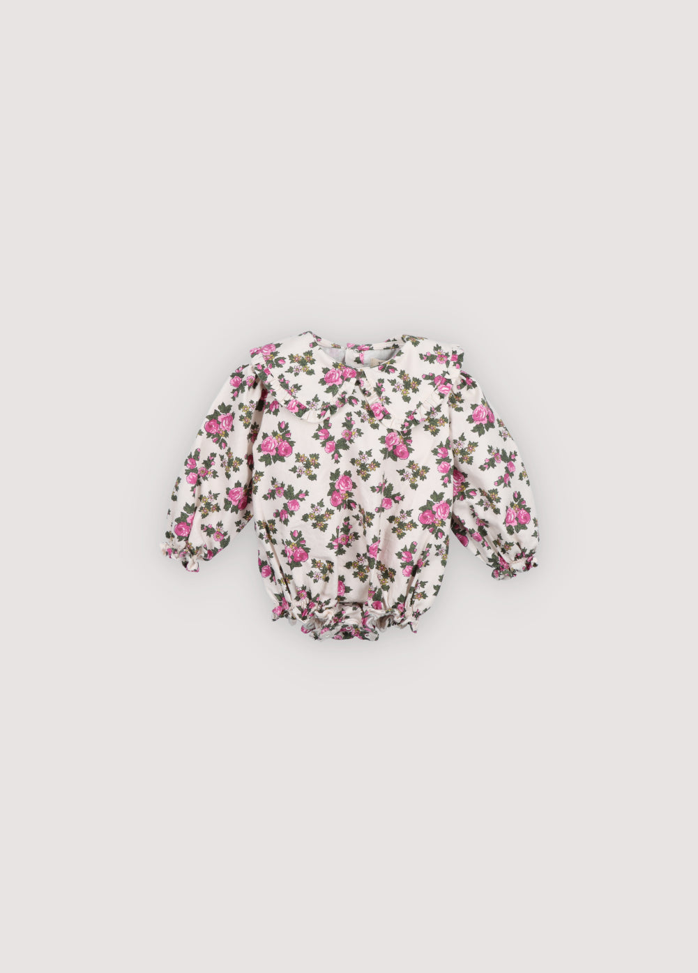 Baby romper in flannel quality with long sleeves and a beautiful floral print. It features a matching fabric collar and opens at the bottom and back with tone-on-tone snaps.