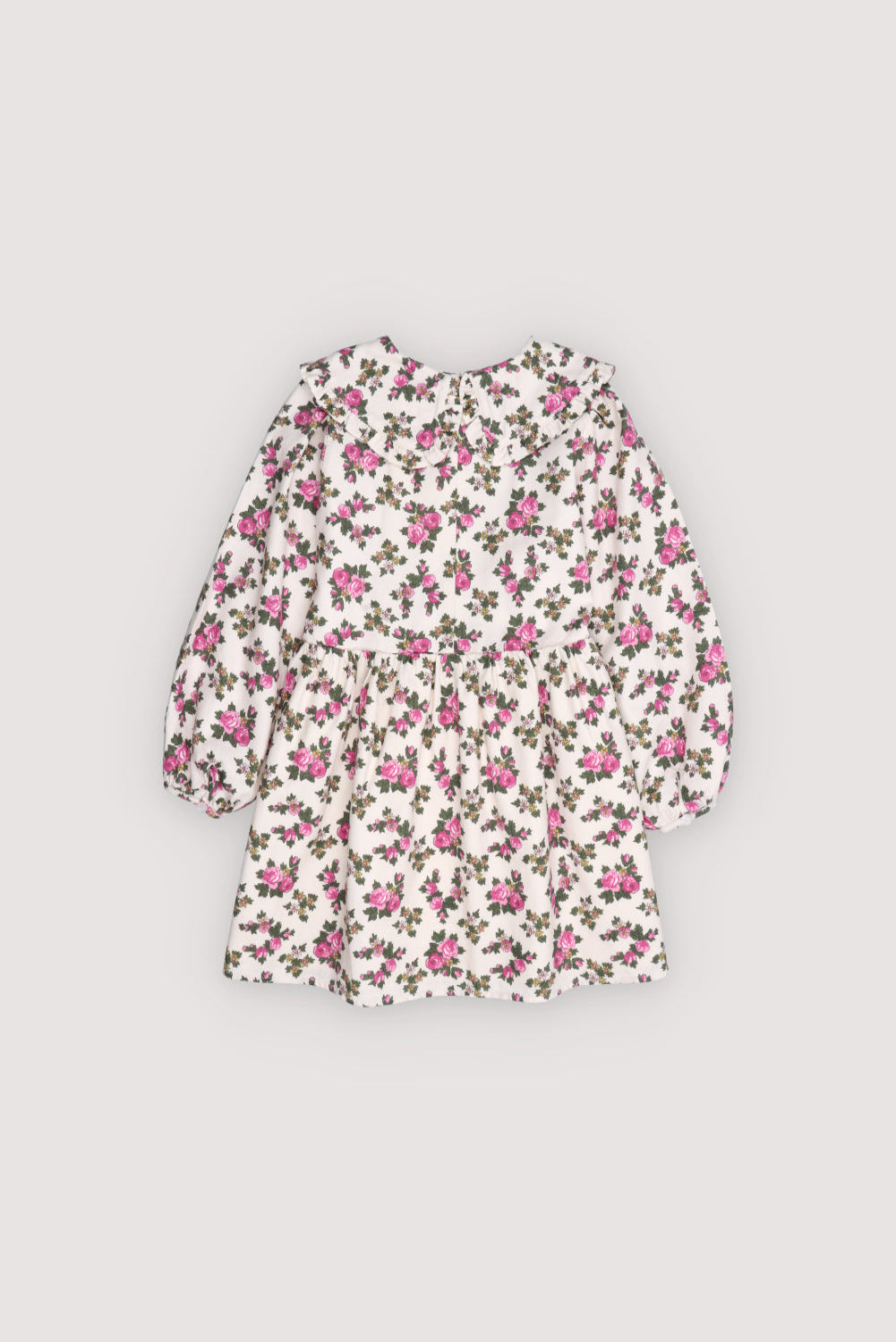 This dress in soft flannel features the delicate Elyse Print, a subtle floral pattern that adds a timeless touch.