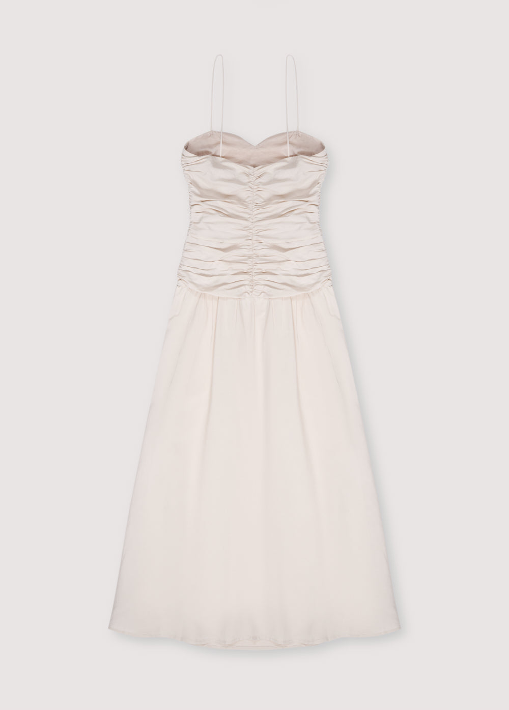 Long dress with gathering on the front and back bodice. It has thin straps with adjusters and an invisible zipper on the side. The New Society. Woman Collection