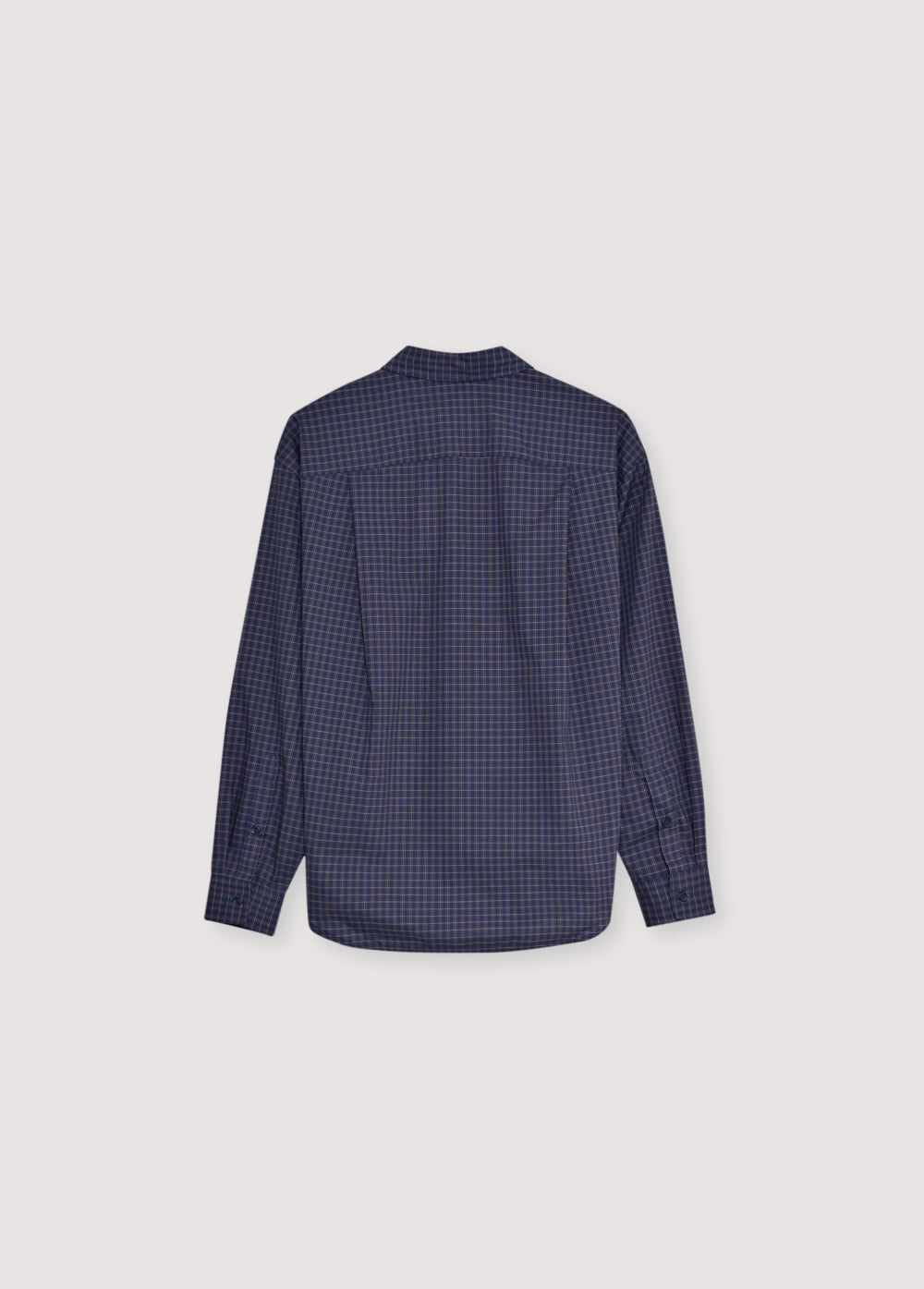 Cotton checkered shirt with tone-on-tone buttons and a patch pocket on the front with brand embroidery. It has a matching scarf available to complete the look.
