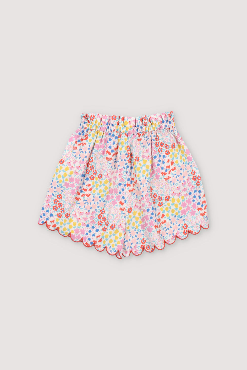 Greneva Short in 100% cotton voile fabric with our anemone print. Shorts with an elastic waistband, ruffle, and side pockets. The New Society kids collection