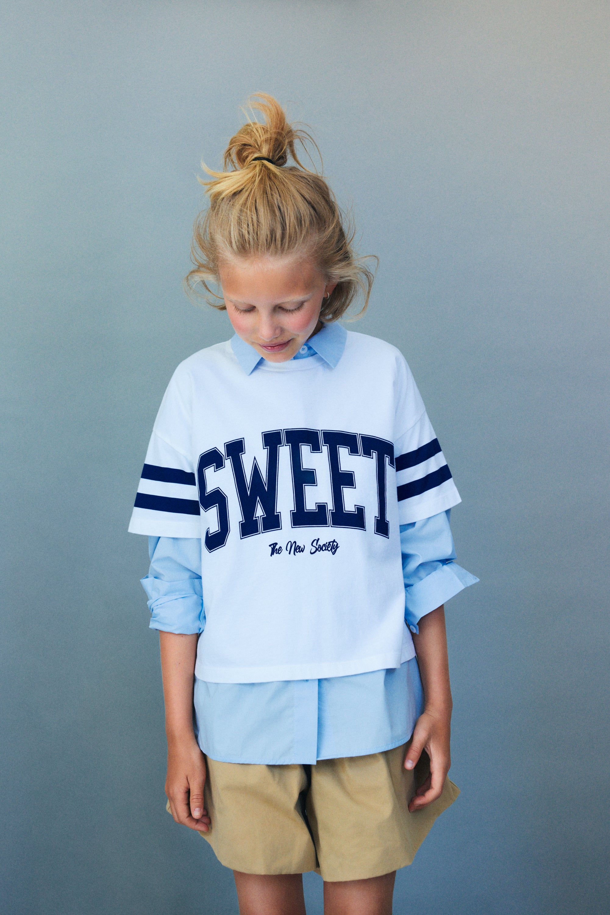 Balloon style shorts in soft cotton with an adjustable drawstring waistband and signature branded elastic, offering a comfortable, modern silhouette.