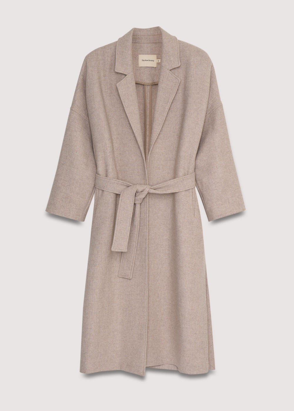 Long wool coat with lapels and side slits. It is double-breasted with a matching fabric belt. It comes with a scarf made from the same fabric.