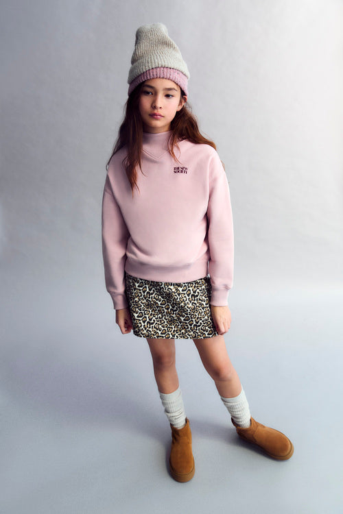 Fleece sweatshirt with a ribbed collar and contrasting TNS print on the chest. Brushed on the inside and outside.