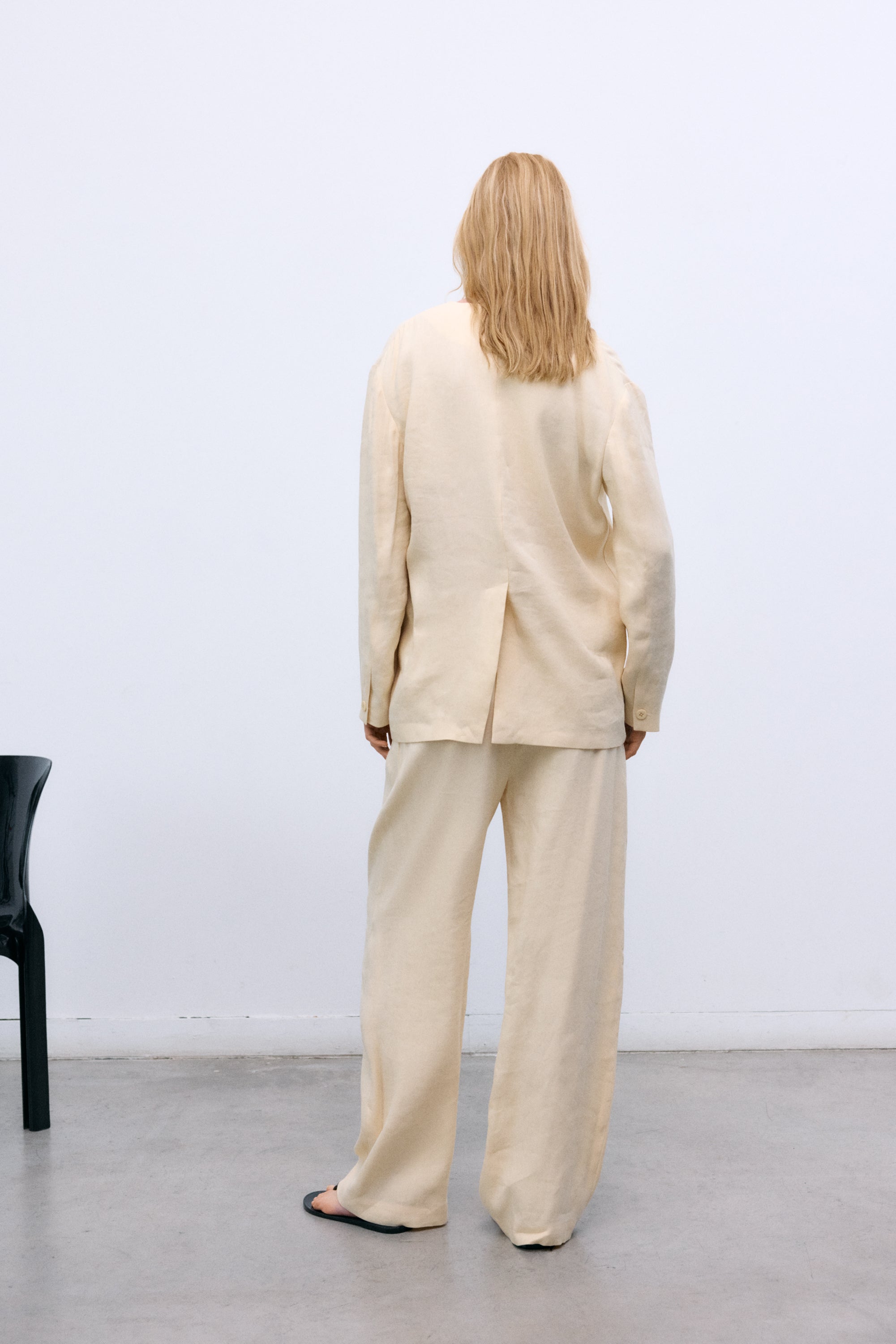 Blazer en lin et viscose confectionné dans nos ateliers en Espagne.