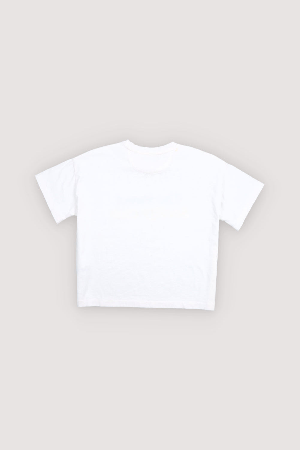 Teen basic T-shirt crafted from 100% cotton.