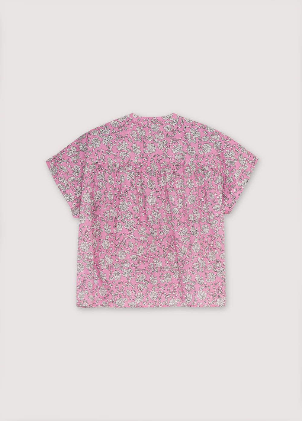 Melina Woman Blouse in 100% cotton poplin with our peony hibiscus print. The blouse has a V-neck, gathered forward shoulder to create volume across the front.