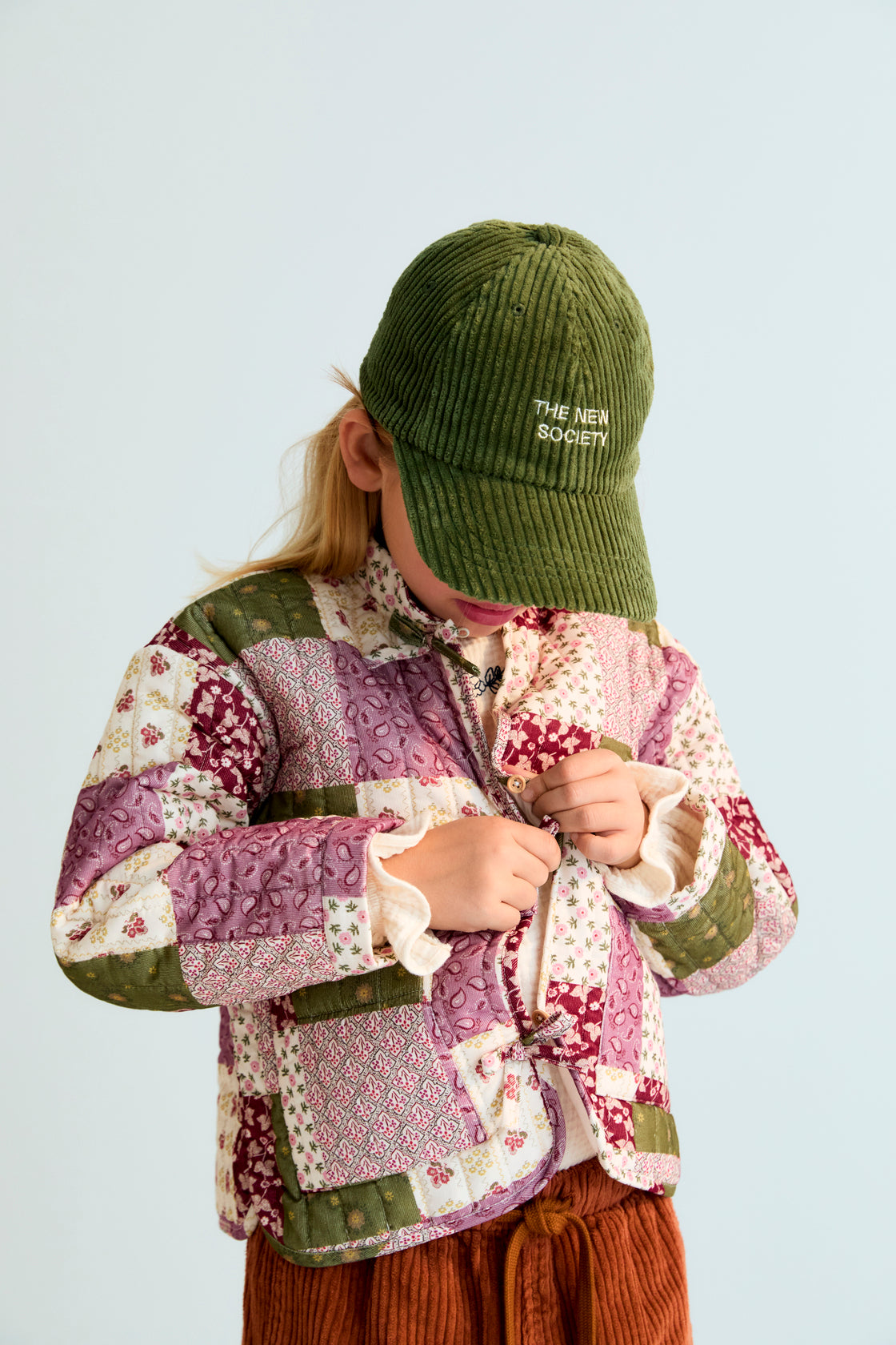 Corduroy cap with contrasting brand embroidery. Perfect for pairing with the Mikel bomber or any other look from the collection. Adjustable at back.