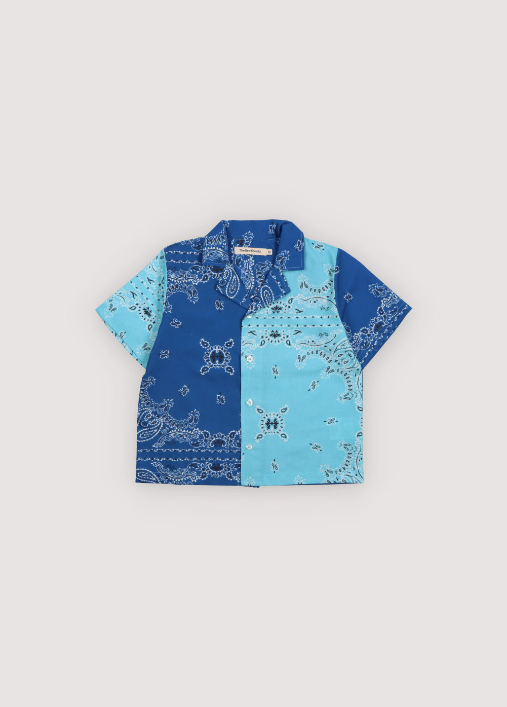 Mileto Boy Shirt in 100% cotton with our cobalt milky blue bandana prints. Shirt featuring print contrasts, with white shirt buttons.
