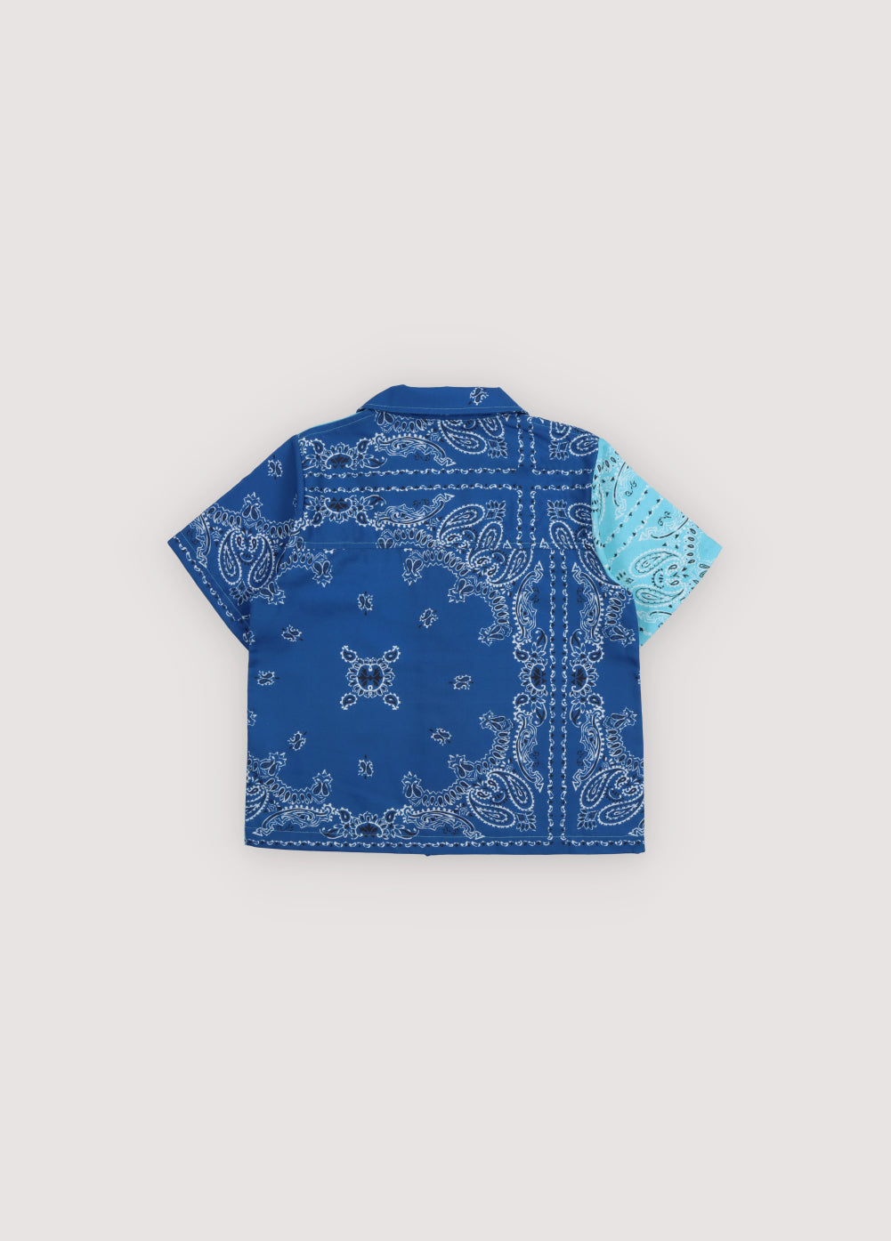 Mileto Boy Shirt in 100% cotton with our cobalt milky blue bandana prints. Shirt featuring print contrasts, with white shirt buttons.