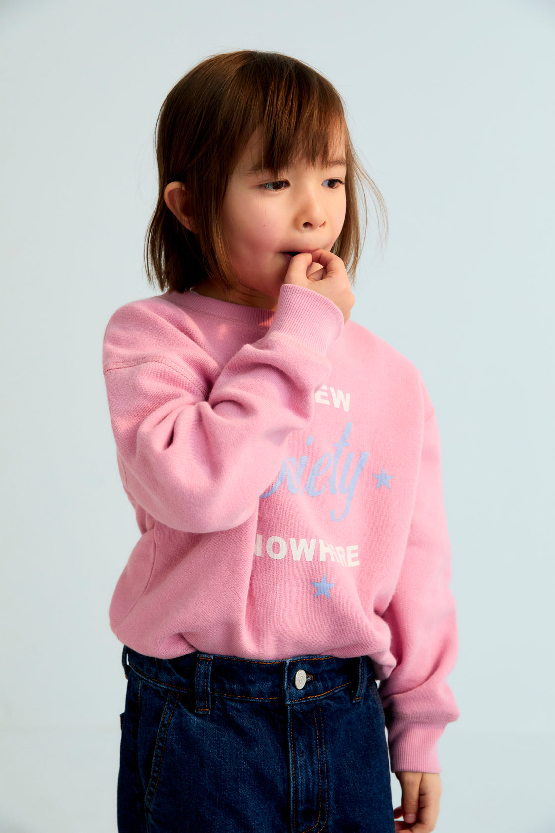 Cotton-elastane sweatshirt with a print on the front. Brushed on the inside and outside.