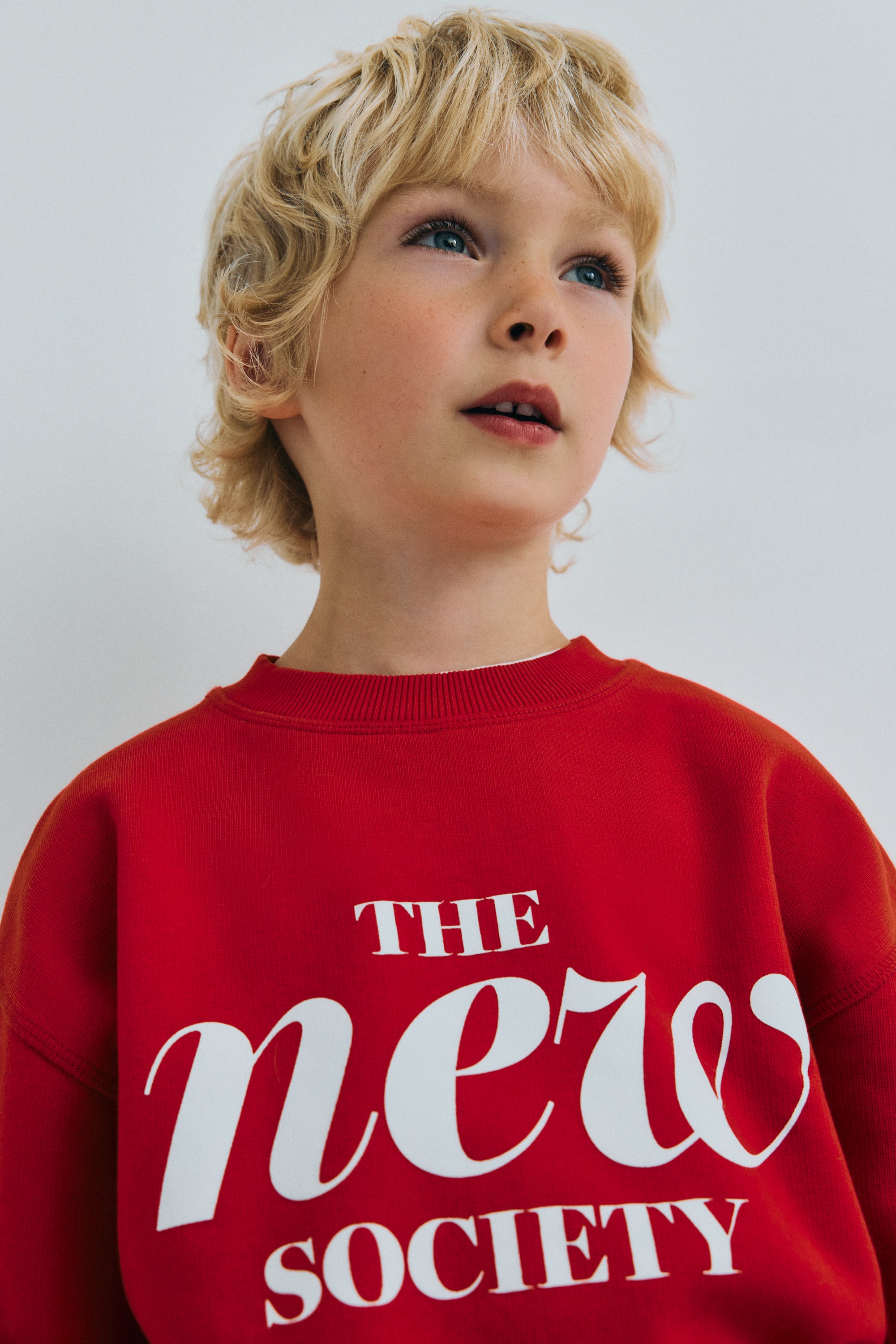 Keep your little one warm and stylish with this vibrant red The New Society sweatshirt. Designed for everyday wear, this kids’ sweatshirt combines a modern design with a soft, comfortable fabric, ensuring all-day comfort.