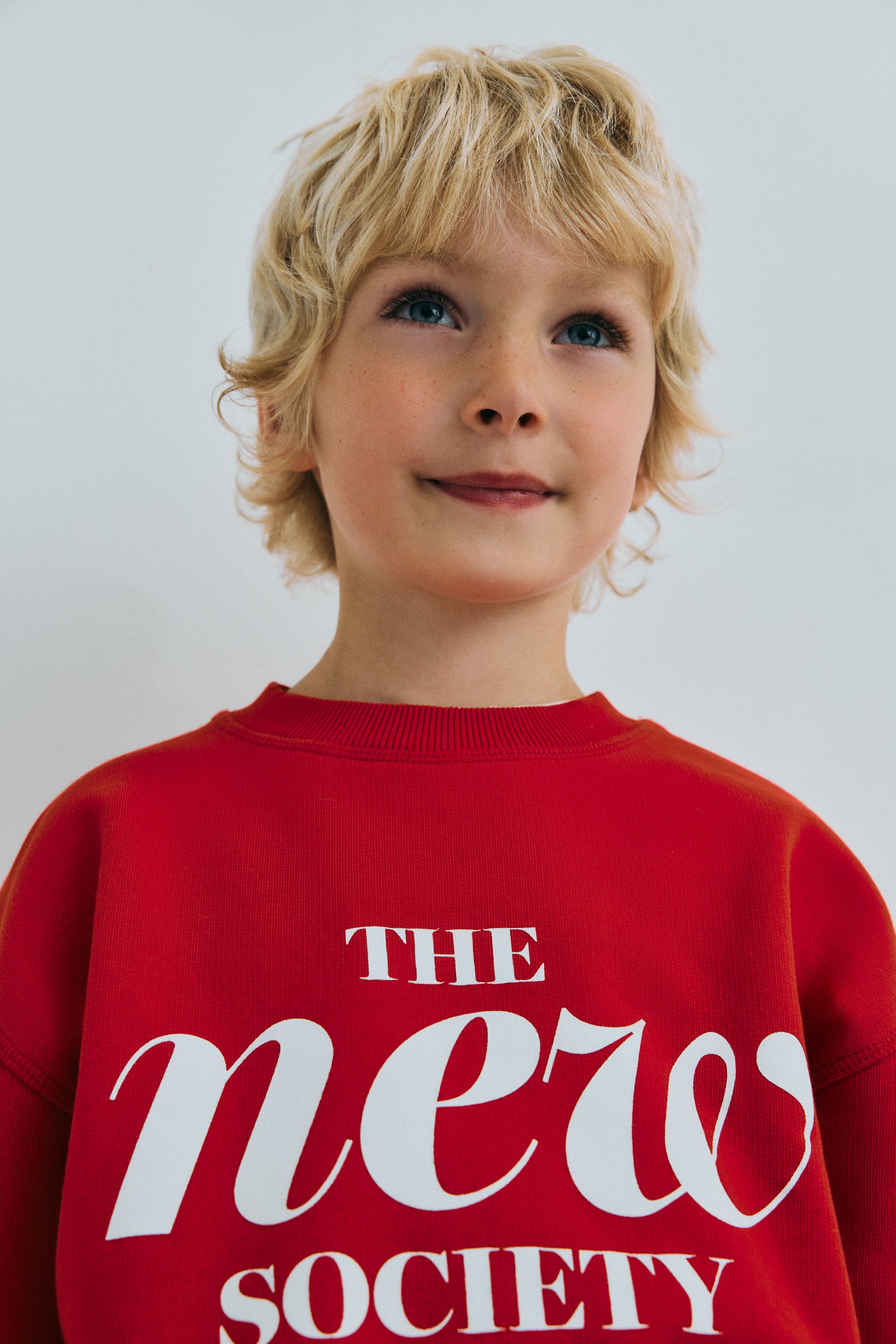Keep your little one warm and stylish with this vibrant red The New Society sweatshirt. Designed for everyday wear, this kids’ sweatshirt combines a modern design with a soft, comfortable fabric, ensuring all-day comfort.