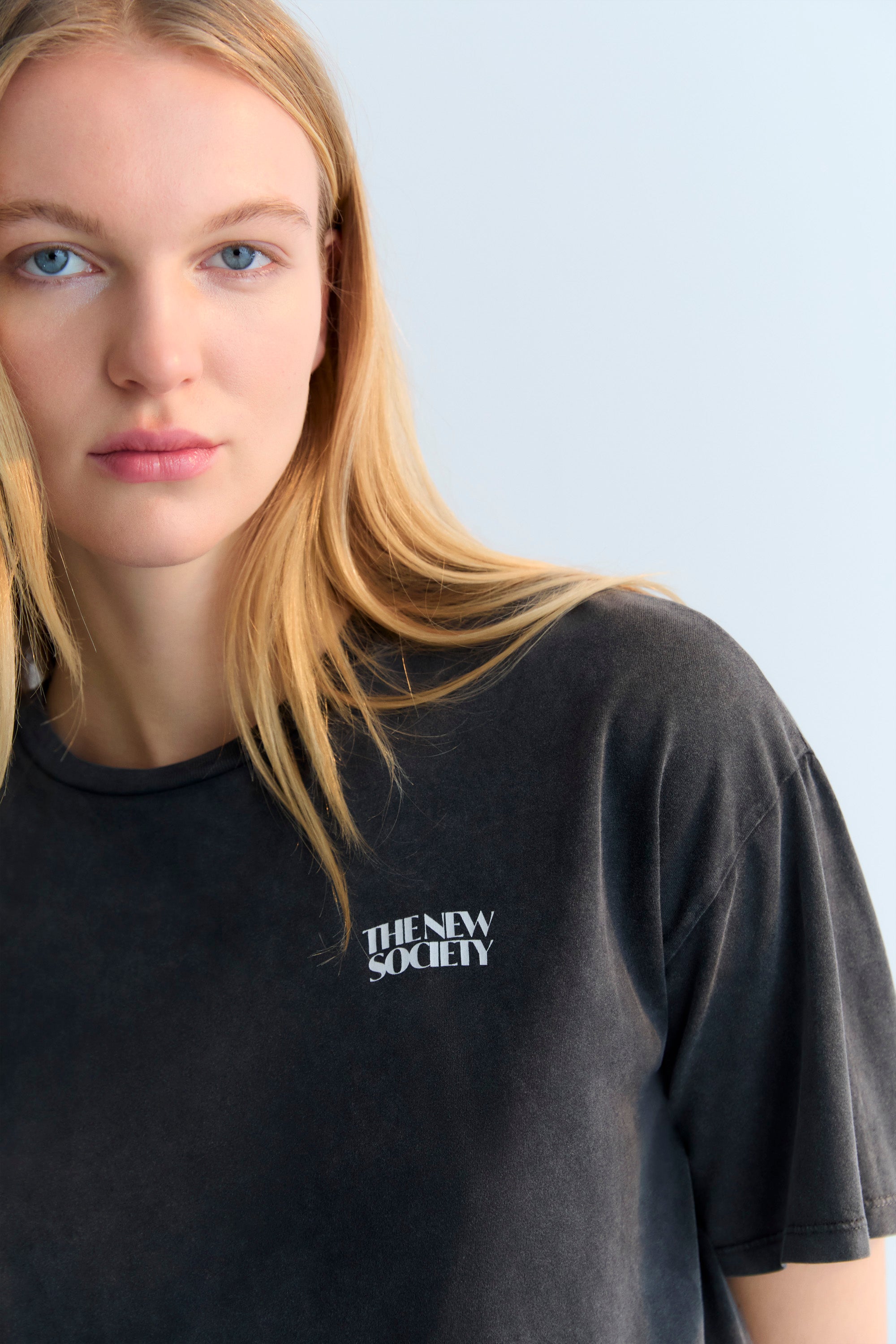 This cotton T-shirt in washed grey features a subtle brand print on the chest for a clean, everyday look.