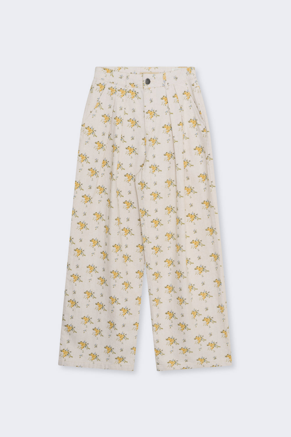 Pleated Denim Pants in Organic Cotton
Our classic pleated silhouette is reimagined in a refined organic cotton denim, featuring a beautiful floral print.