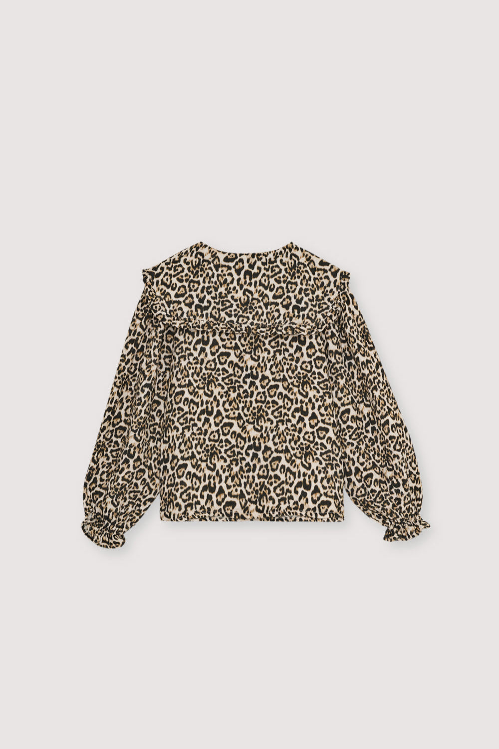 This blouse in soft double gauze fabric features a striking leopard animal print, adding a trendy touch to a classic design.
Nowhere collection.