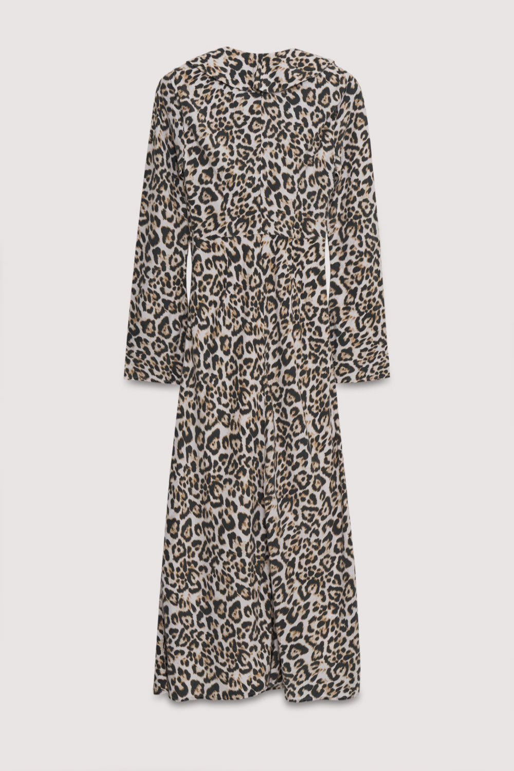 This long dress in our signature Nelia leopard print features a flattering V-neckline, delicate ruffle accents, and a tie closure at the front. The New Society. AW Woman Collection.