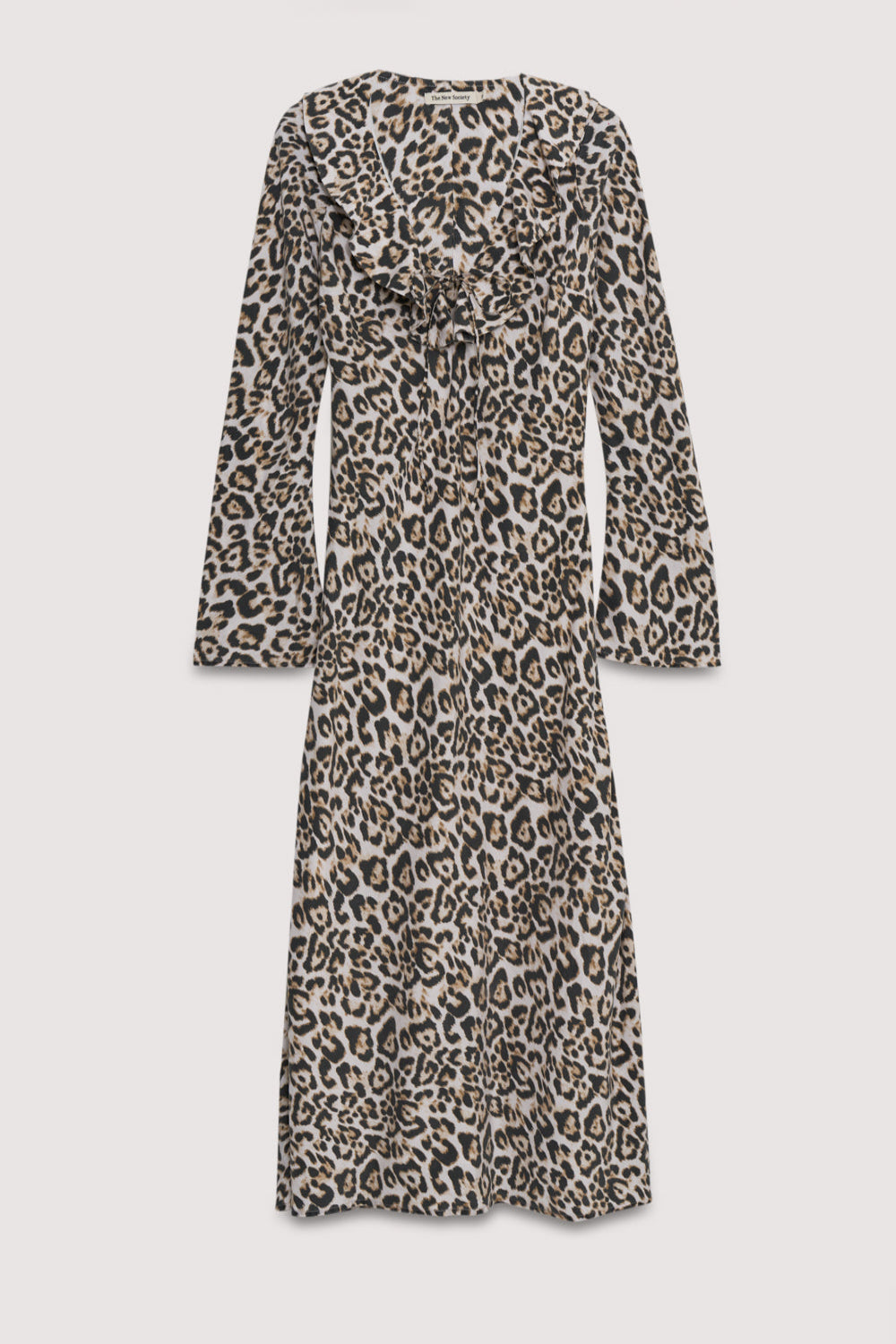 This long dress in our signature Nelia leopard print features a flattering V-neckline, delicate ruffle accents, and a tie closure at the front. The New Society. AW Woman Collection.