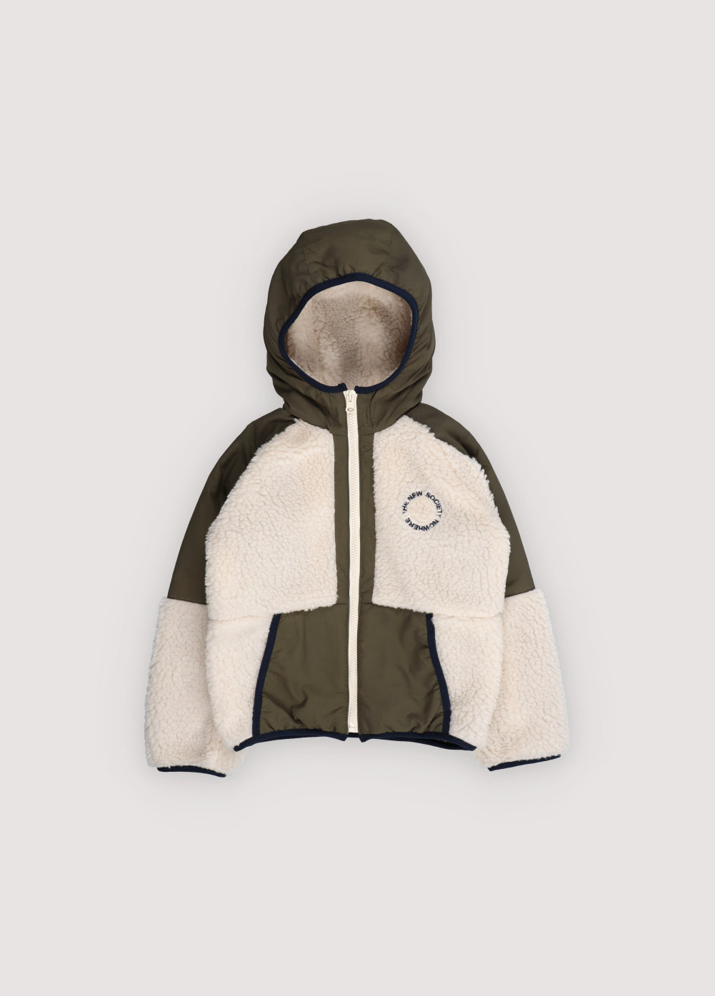 Hoodie-style outerwear with contrasting outerwear fabric. It features a front kangaroo pocket, matching zipper, and contrast embroidery on the chest. It also has a hood and piping details on the finishes.