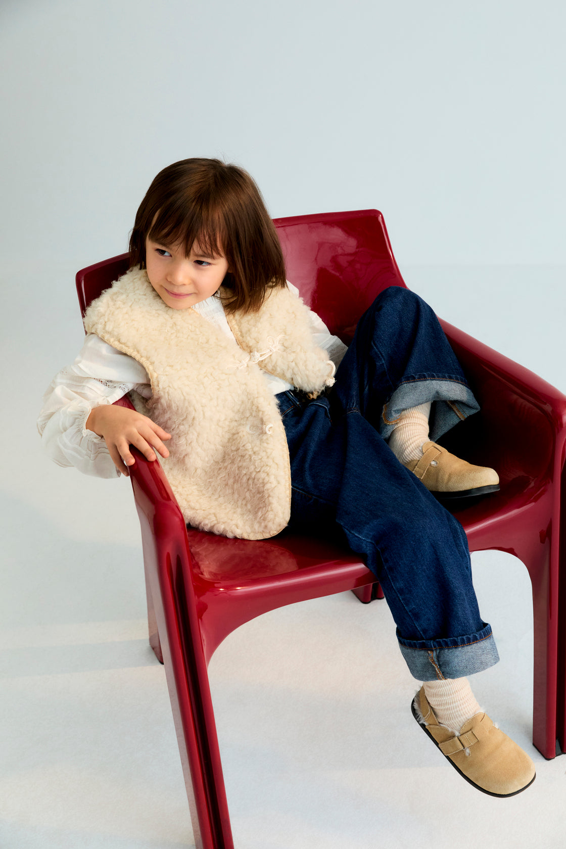 Waistcoat with stitching details and a front closure with original toggles. It has an interior lining with a leopard print detail.