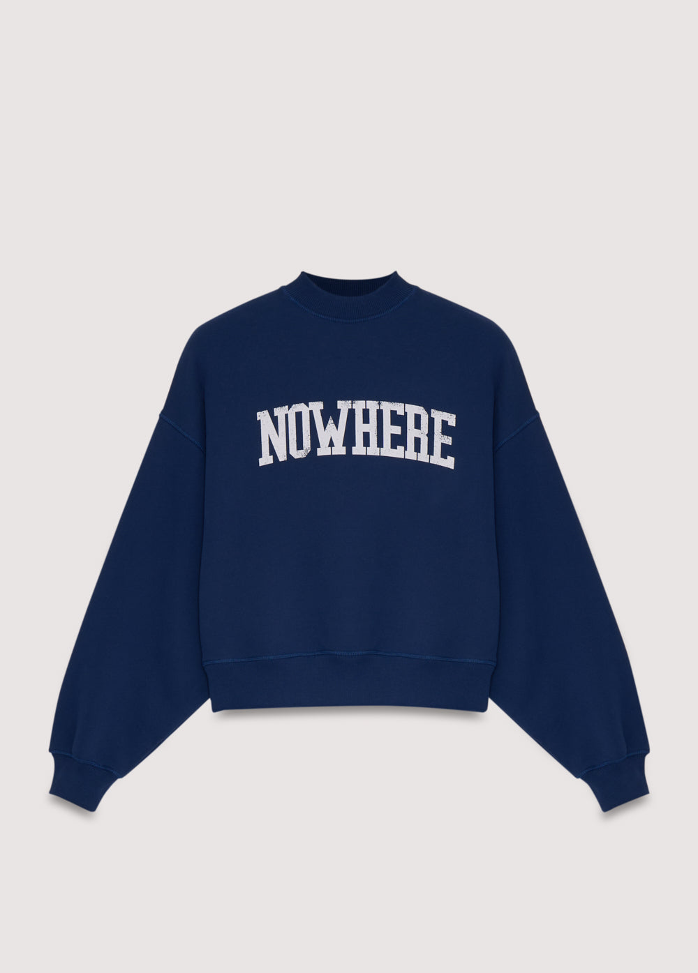Crop-style sweatshirt with a ribbed high neck and a NOWHERE print detail on the front. Brushed on the inside and outside.