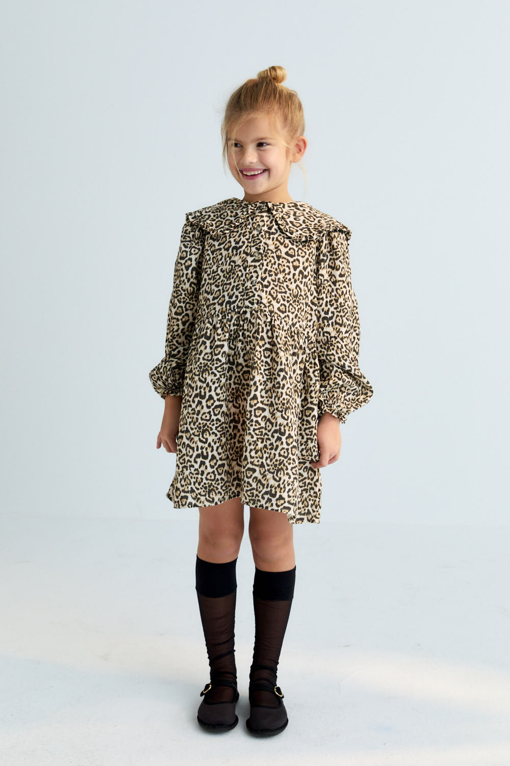 This short dress features a soft double gauze fabric with a bold leopard animal print in the Nelia pattern