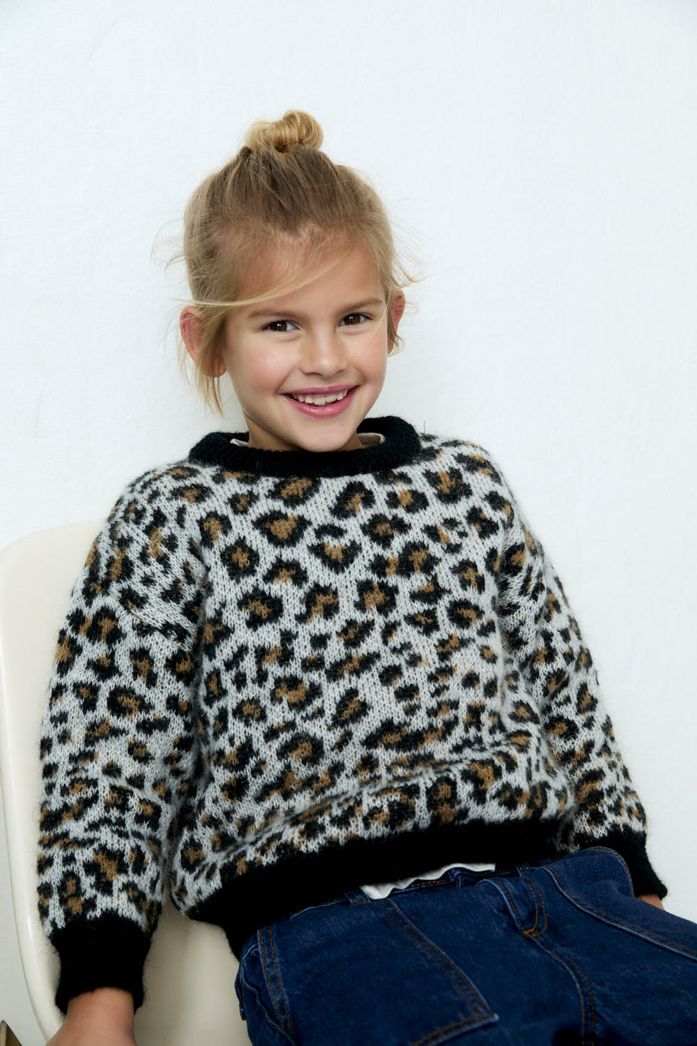 Leopard jacquard sweater made of mohair with contrasting rib details on the cuffs, hem, and neckline.