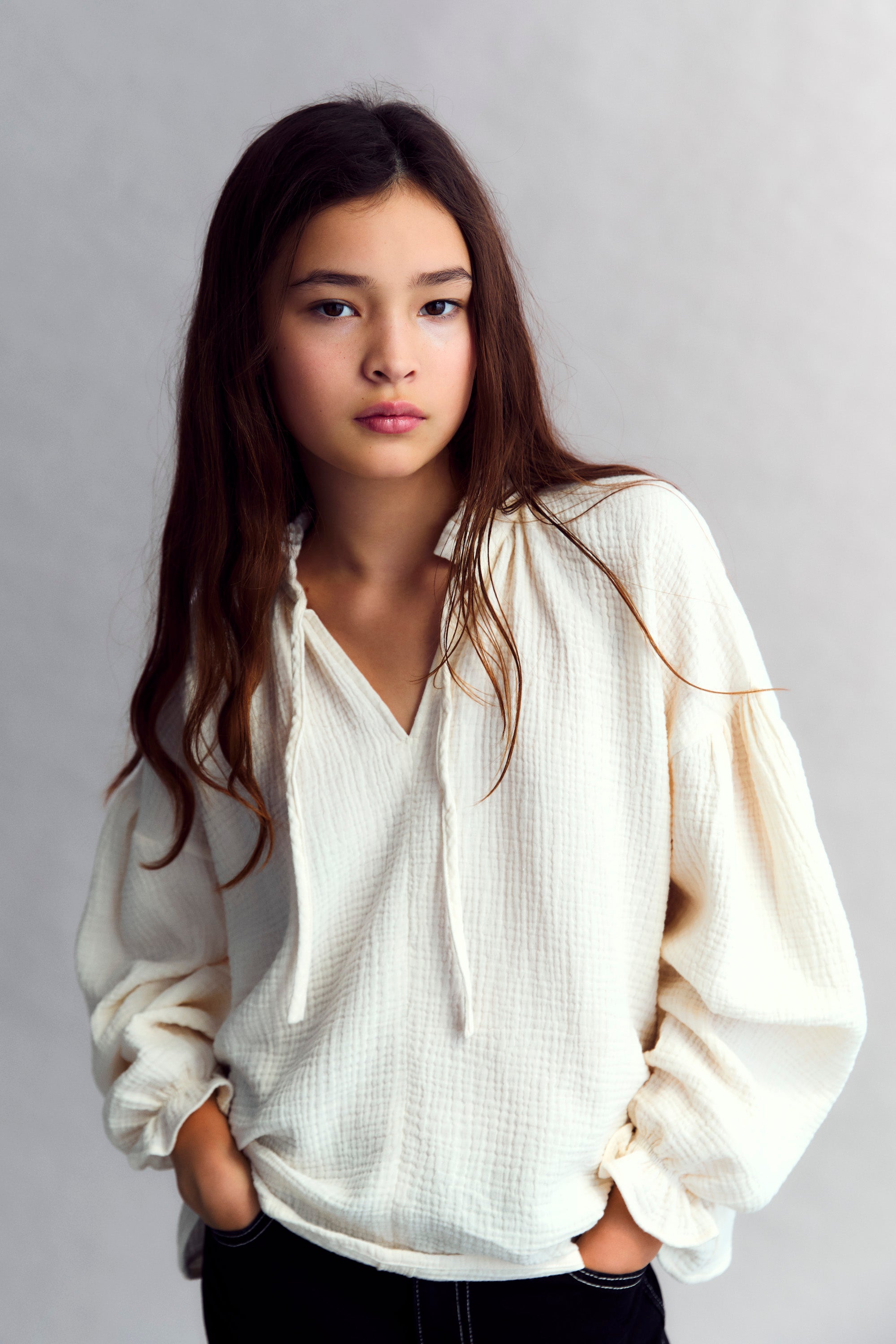 Our classic Olivia Blouse, made from double gauze fabric. It features puffed sleeves and a front keyhole detail with a tie.