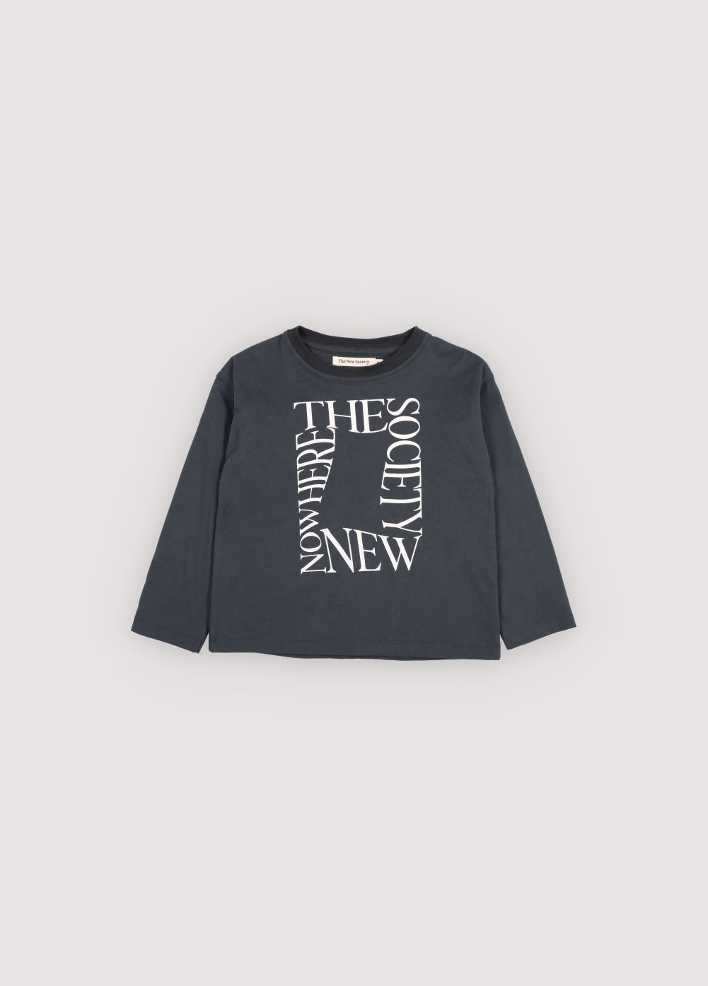 Long-sleeve t-shirt with a contrasting print on the front and brushed inside and outside.