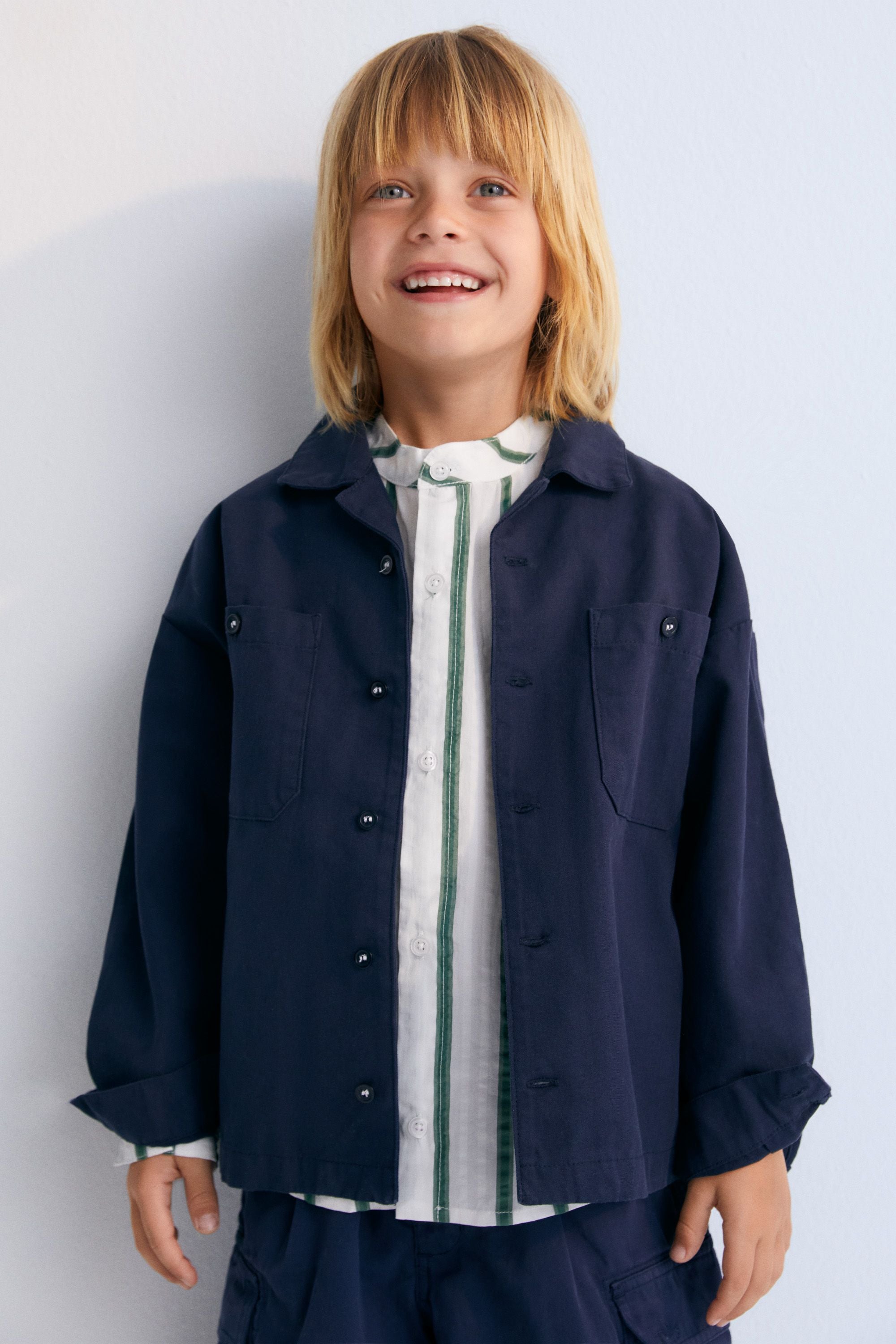 Rodas Overshirt in 100% cotton canvas fabric in navy color with collection embroidery on the back. Spring Summer Collection. The New Society.