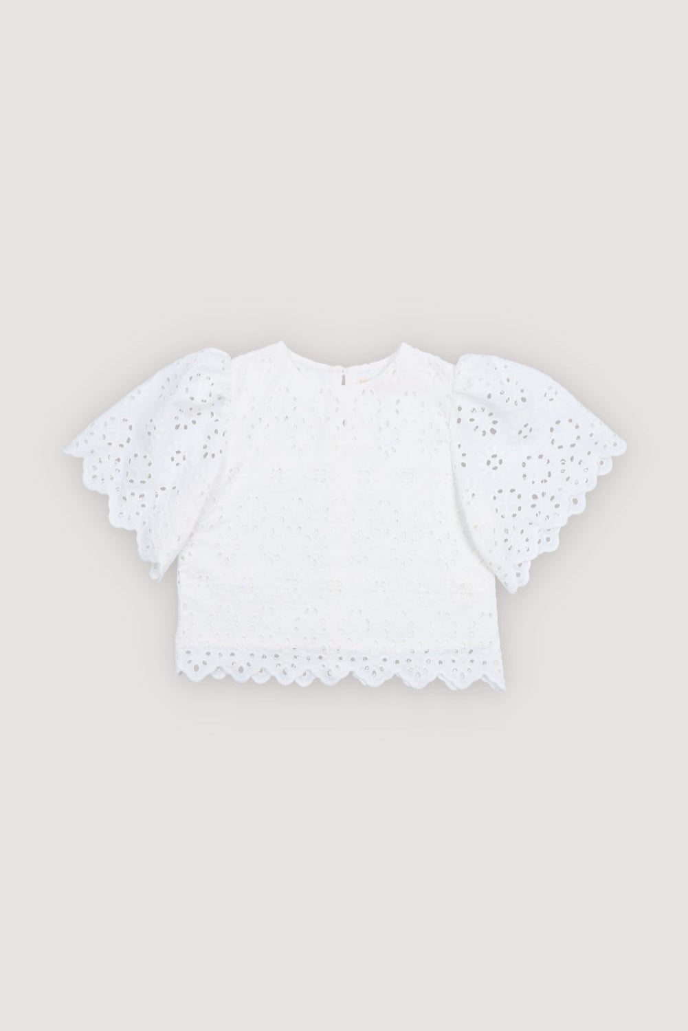 Blouse in beautiful embroidered cotton fabric featuring a gathered neckline and short raglan sleeves for a soft, feminine silhouette.