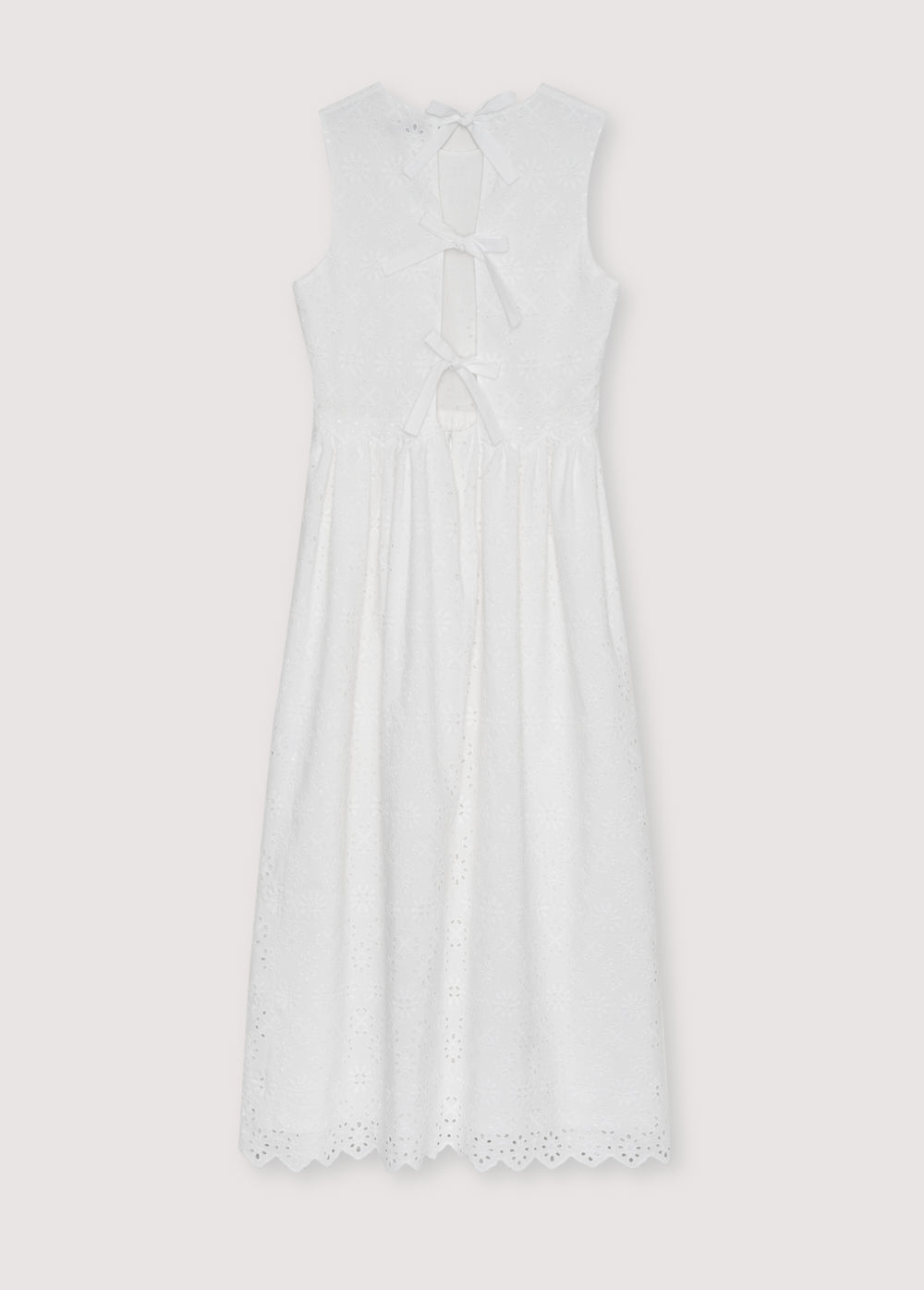 Long dress crafted in embroidered cotton for an elegant yet effortless summer look.
