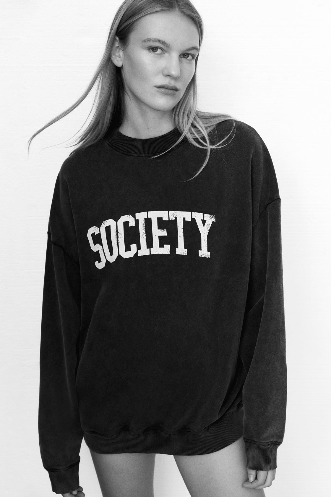 Oversized washed grey sweatshirt with a contrasting SOCIETY print on the front. Brushed on the inside and outside.