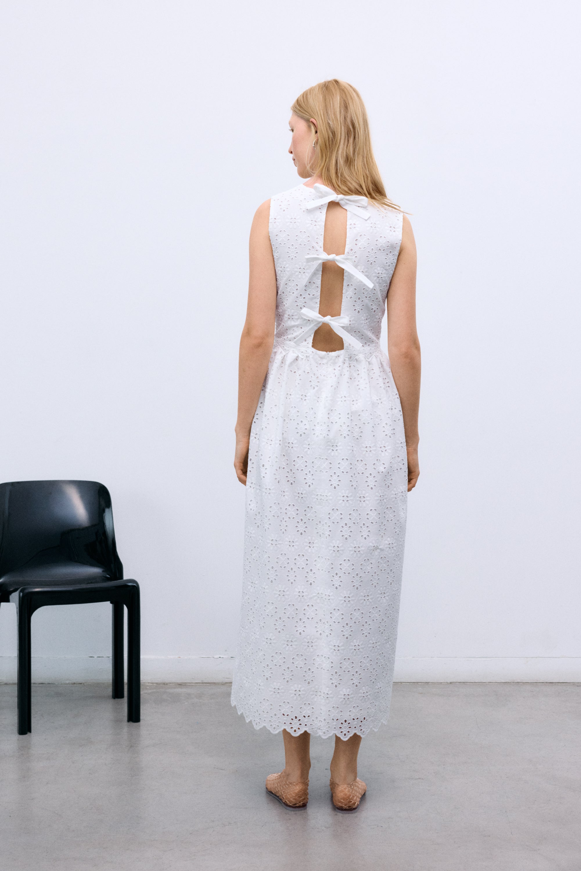 Long dress crafted in embroidered cotton for an elegant yet effortless summer look.