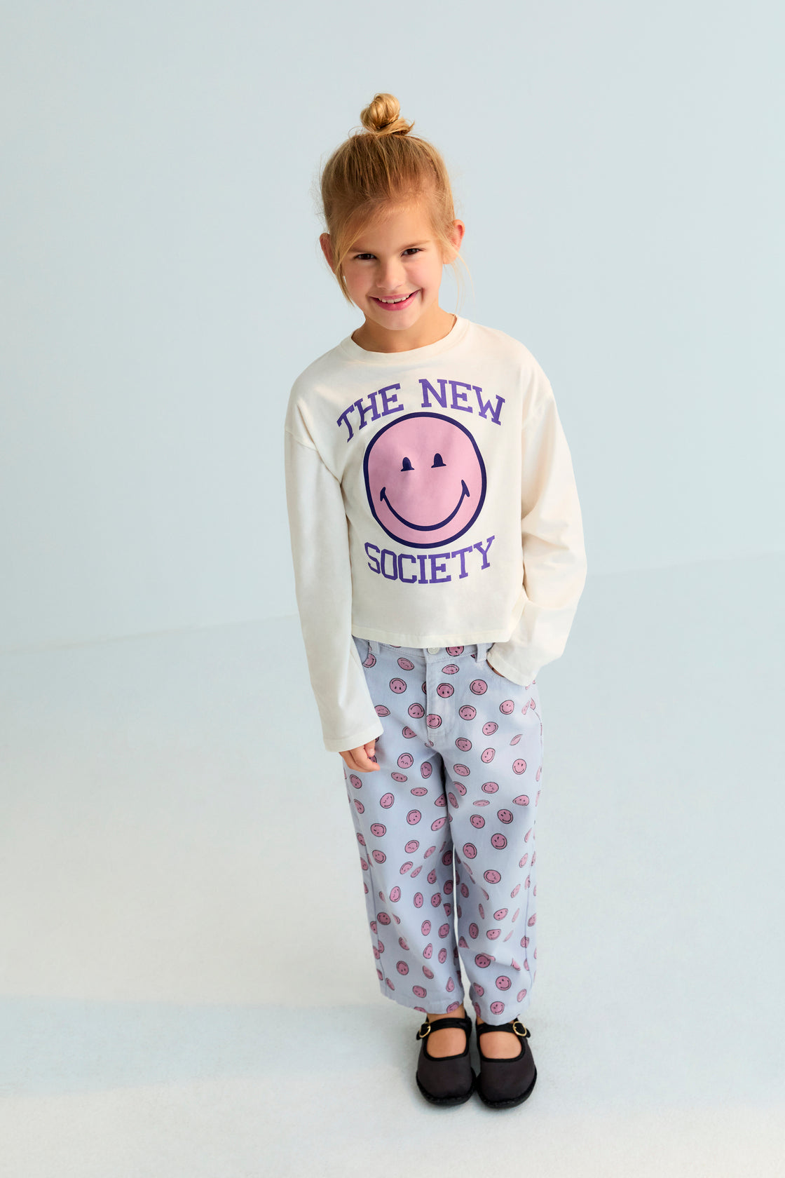 Denim pants with a classic five-pocket design, featuring an all-over SmileyWorld® print that adds a playful twist to a timeless silhouette.