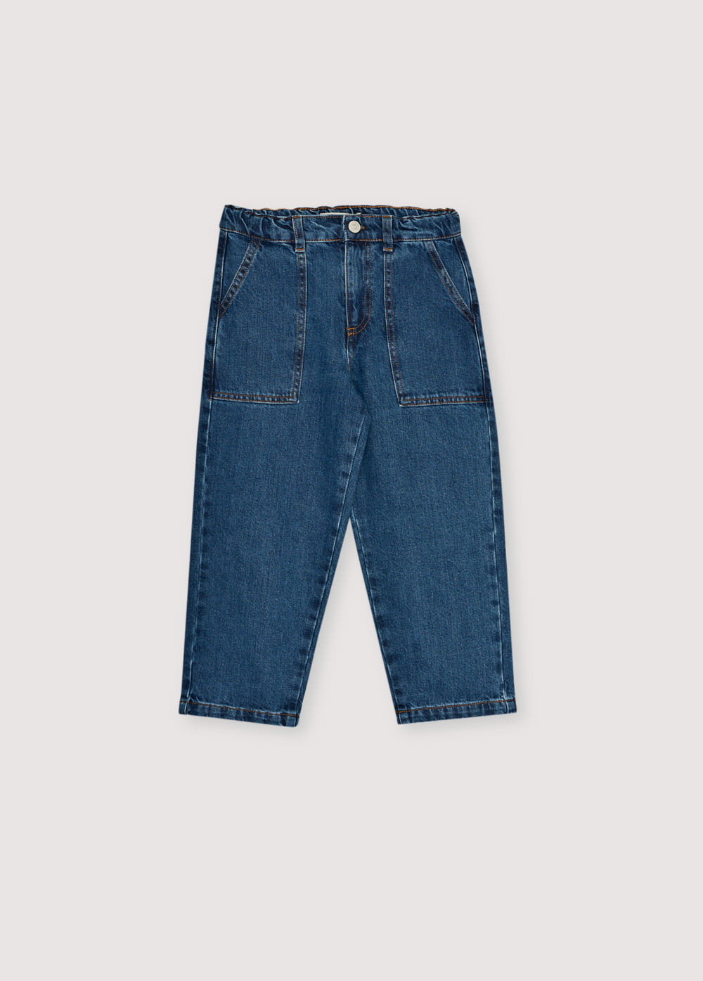 One of our essential denim styles, featuring front pockets with topstitching details and branded embroidery on the back pocket. Available in an additional color. Featuring an interior elastic waistband.