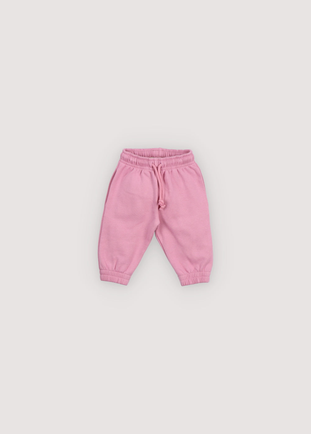 Fleece joggers with an elastic waistband and cuffs. Perfect for creating a comfortable total look with the matching sweatshirt. Brushed on the inside and outside. Brushed on the inside and outside.